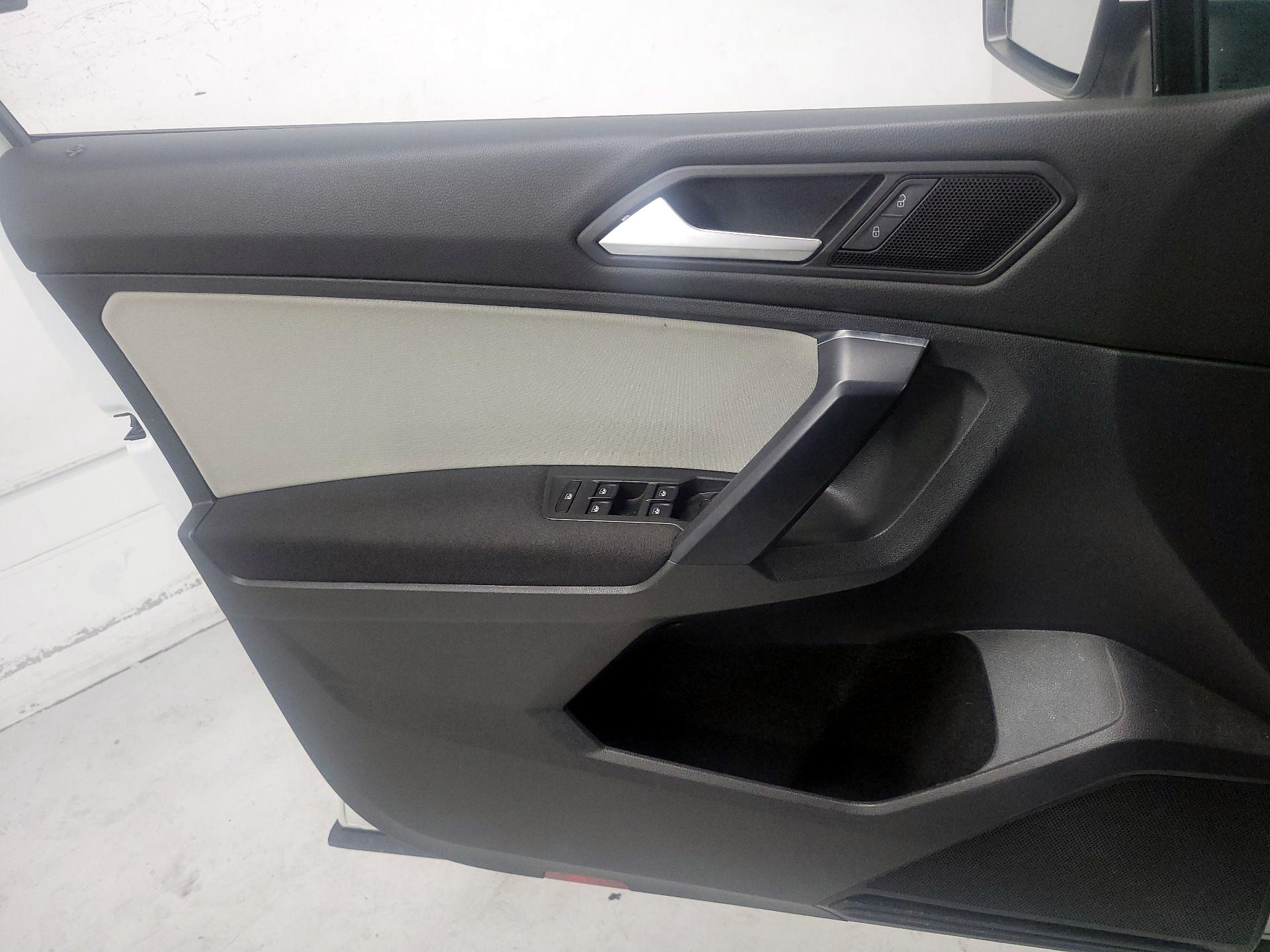 Thumbnail: 2021 Volkswagen Tiguan - 12