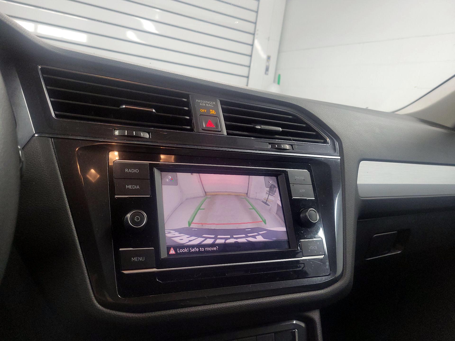 Thumbnail: 2021 Volkswagen Tiguan - 14