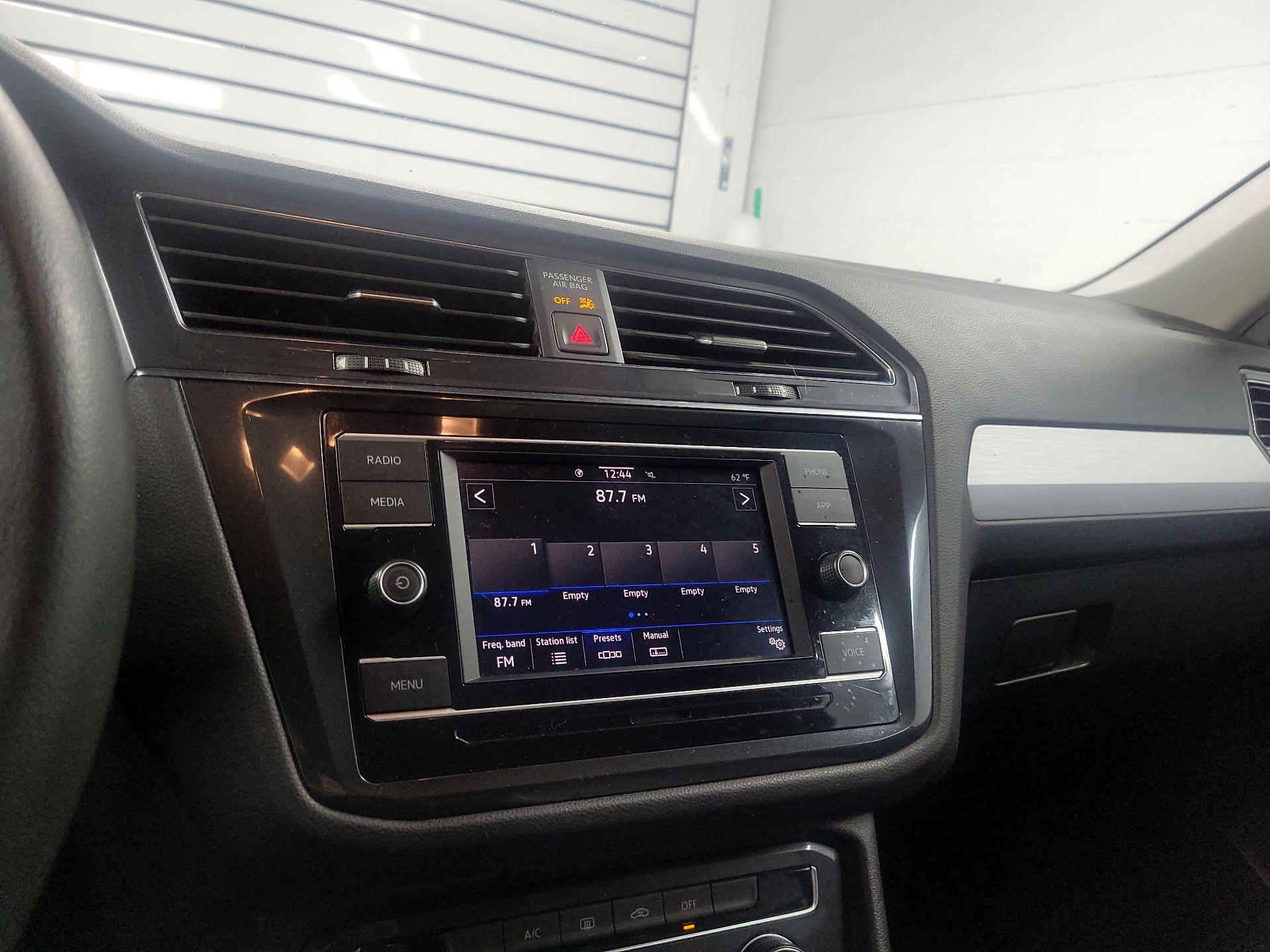 Thumbnail: 2021 Volkswagen Tiguan - 15