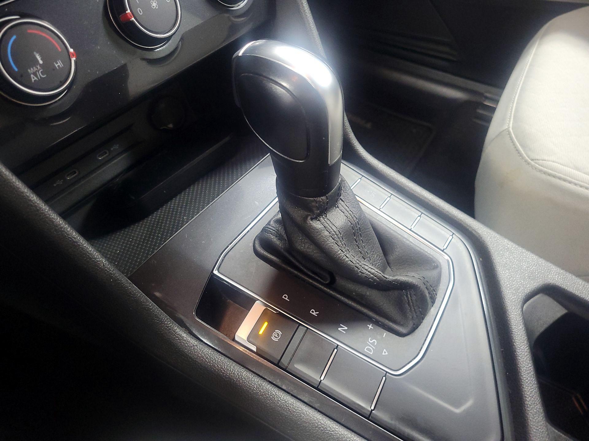 Thumbnail: 2021 Volkswagen Tiguan - 17