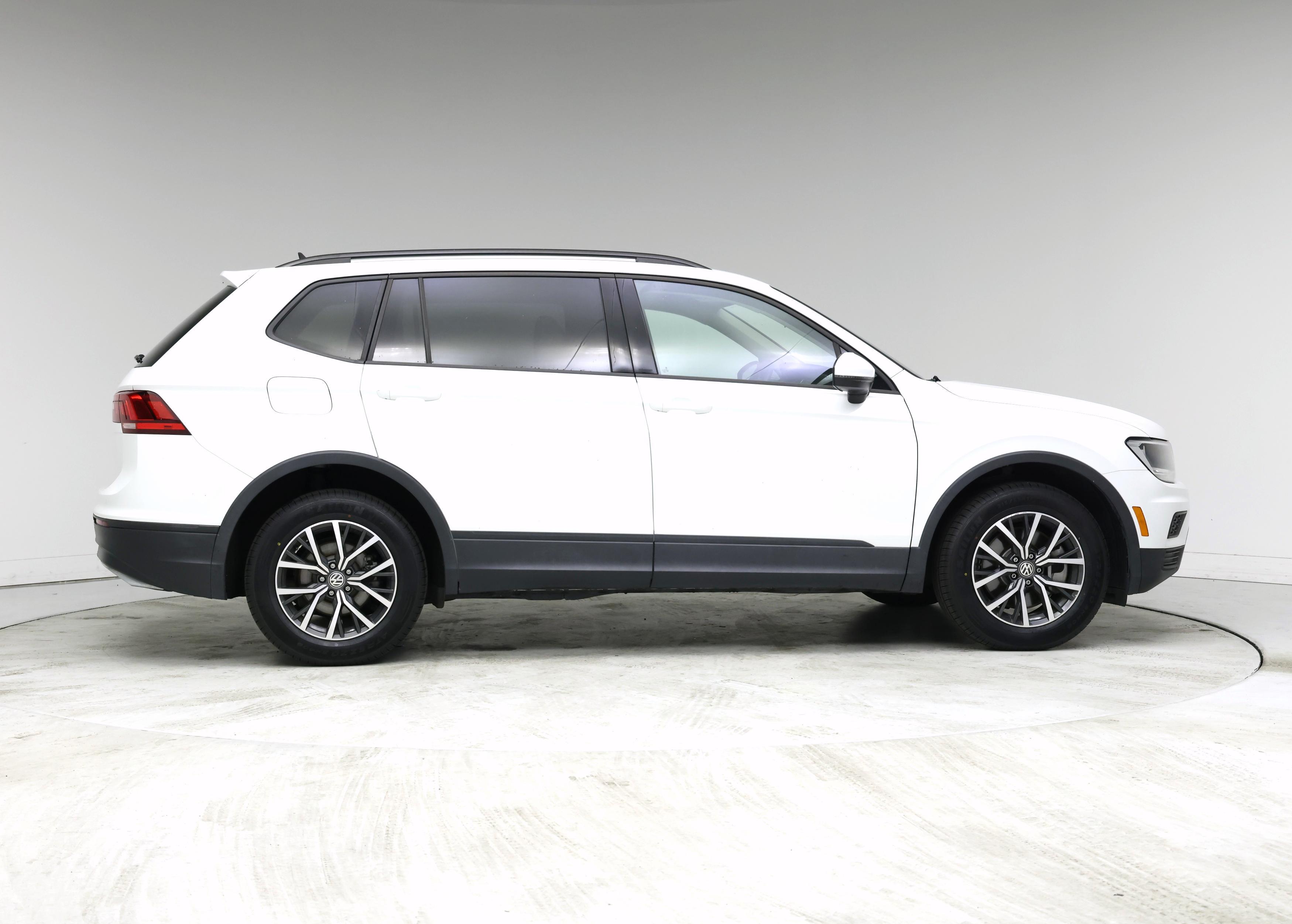 Thumbnail: 2021 Volkswagen Tiguan - 7