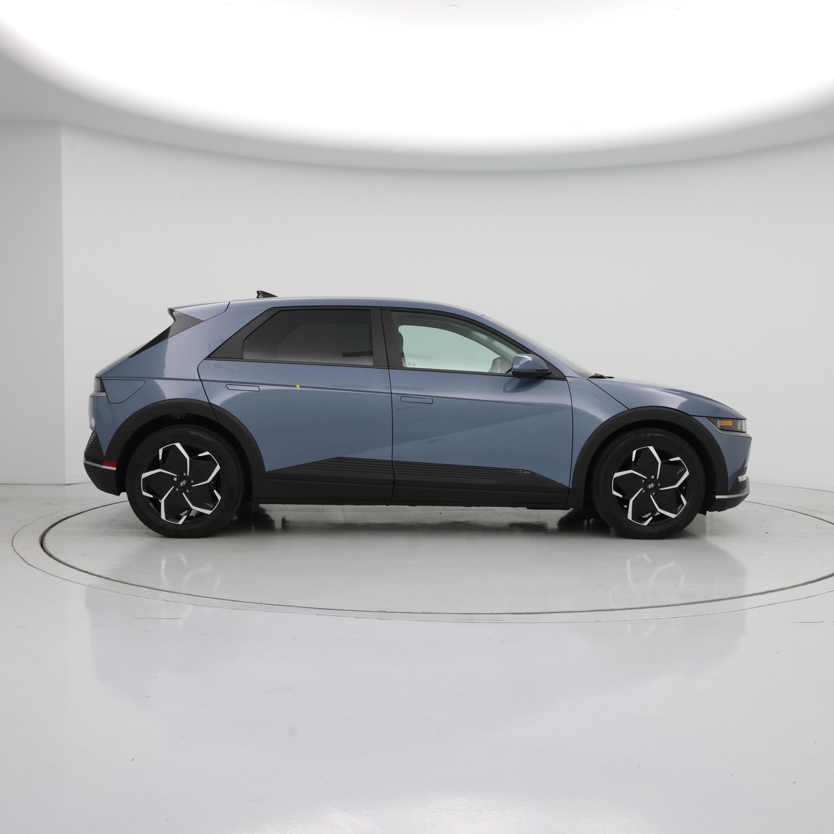 Thumbnail: 2023 Hyundai Ioniq 5 - 7