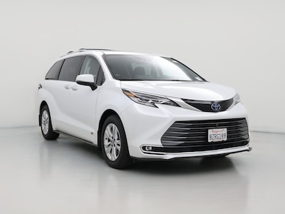 White 2022 Toyota Sienna Hybrid Platinum