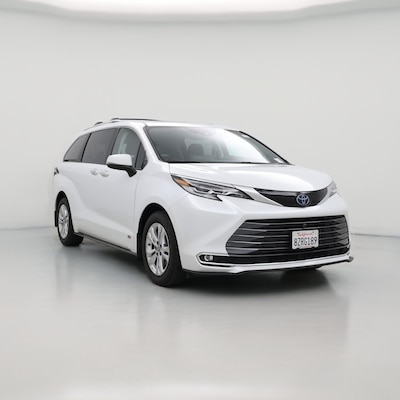 White 2022 Toyota Sienna Hybrid Platinum