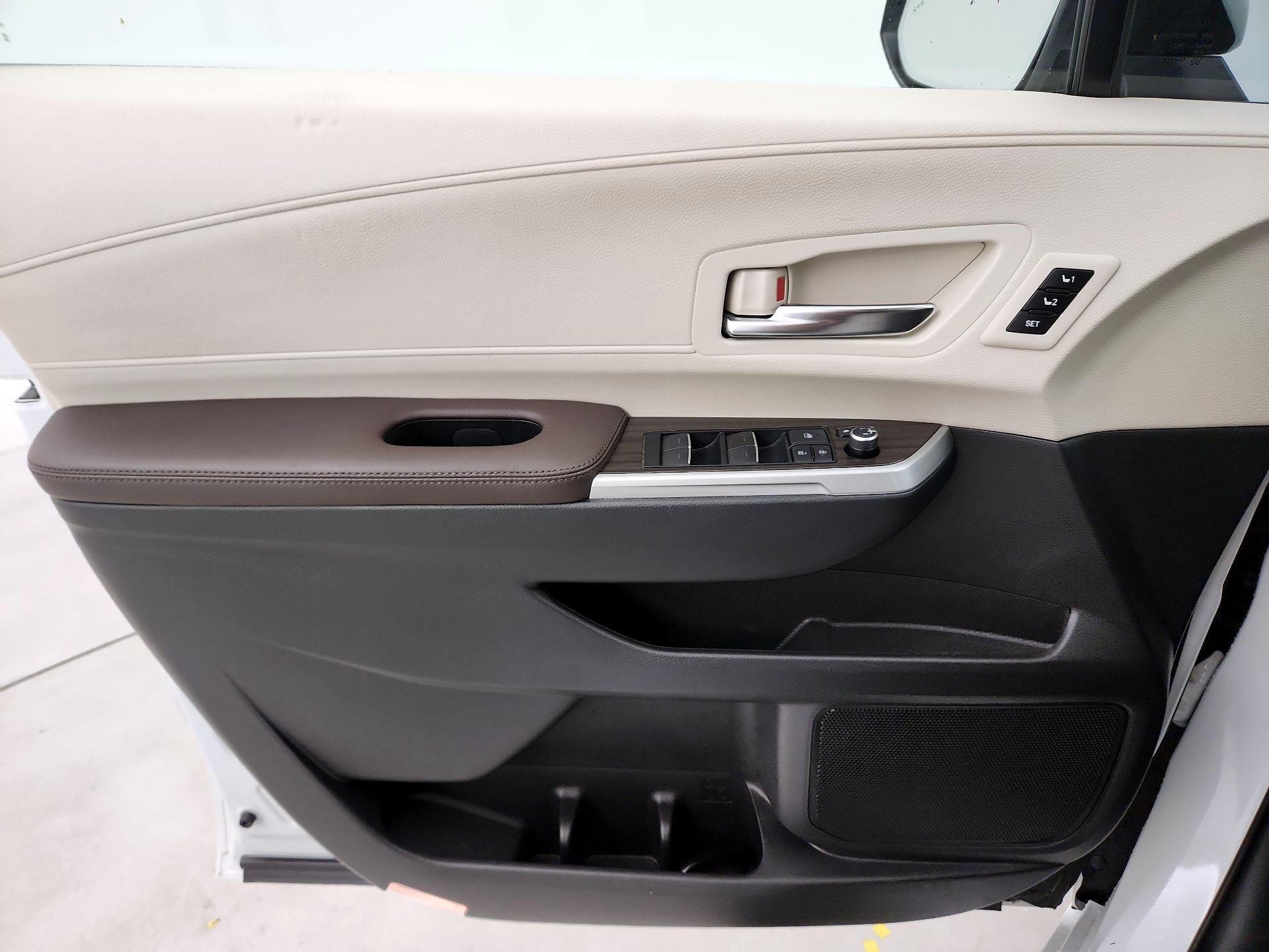 Thumbnail: 2022 Toyota Sienna - 12