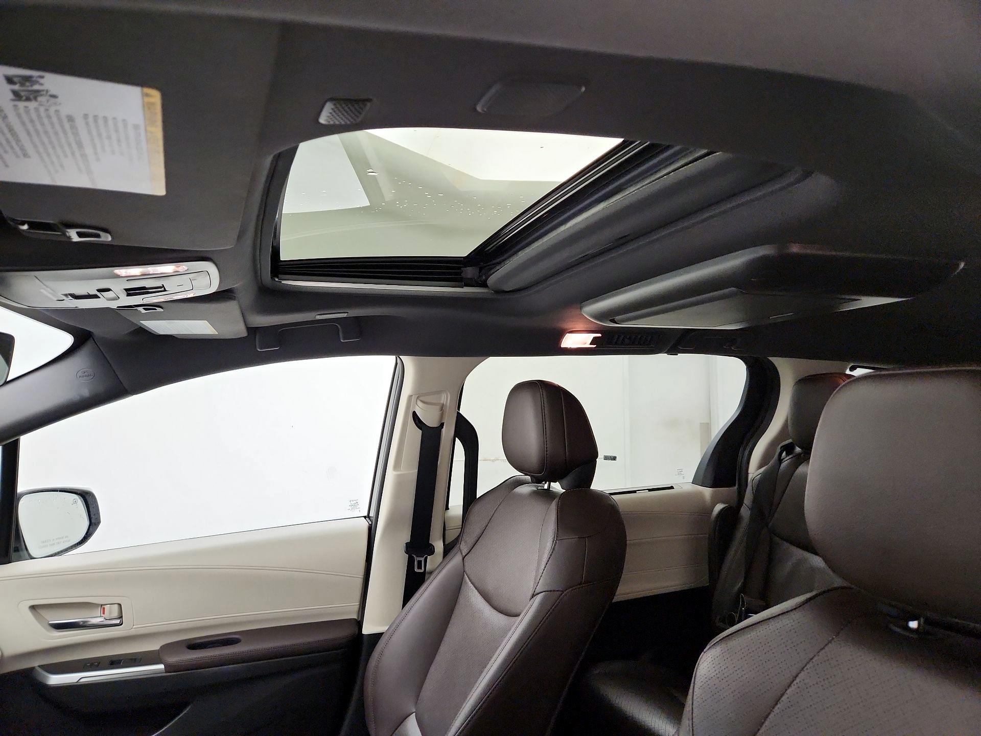 Thumbnail: 2022 Toyota Sienna - 20