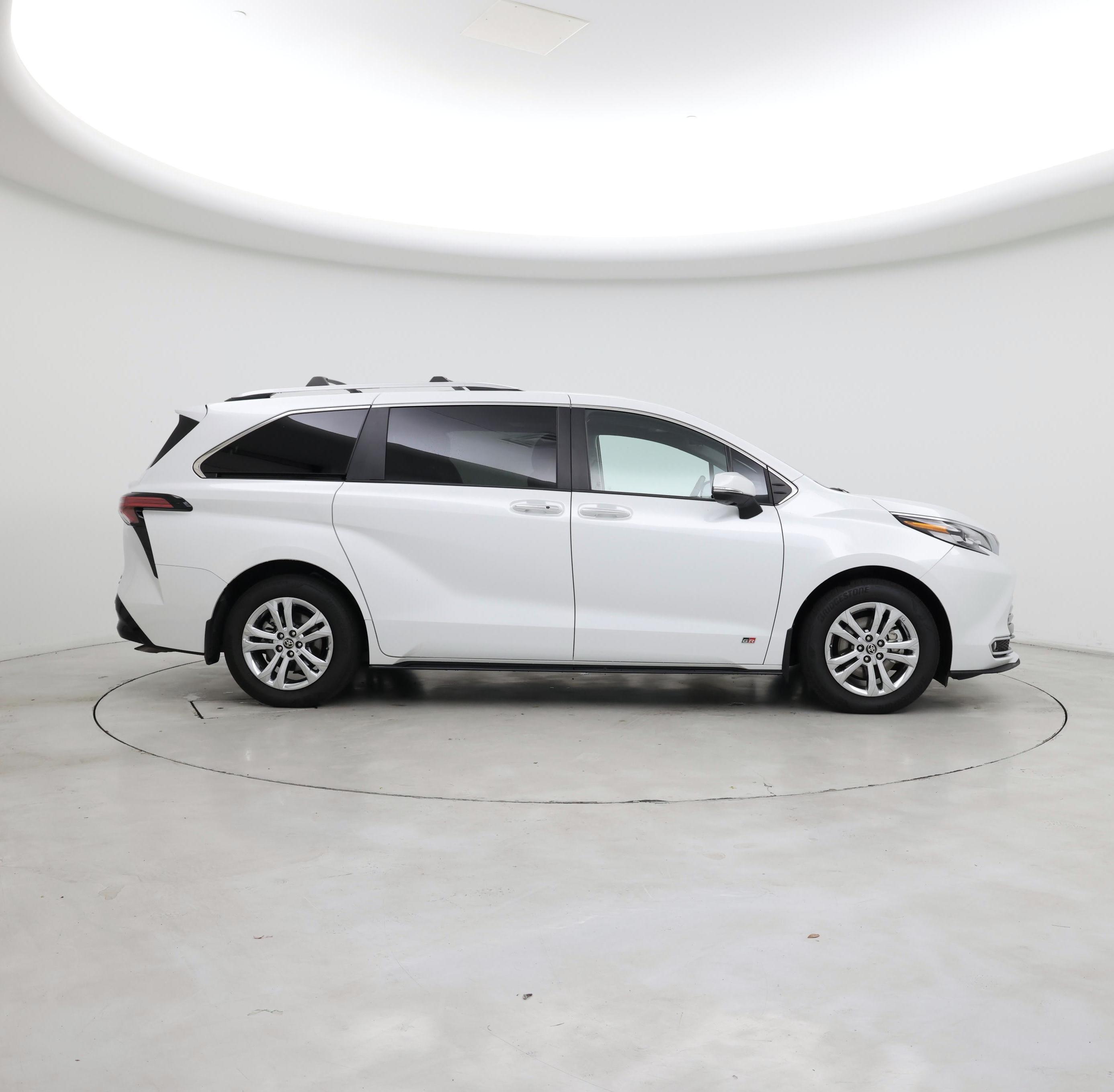 Thumbnail: 2022 Toyota Sienna - 7