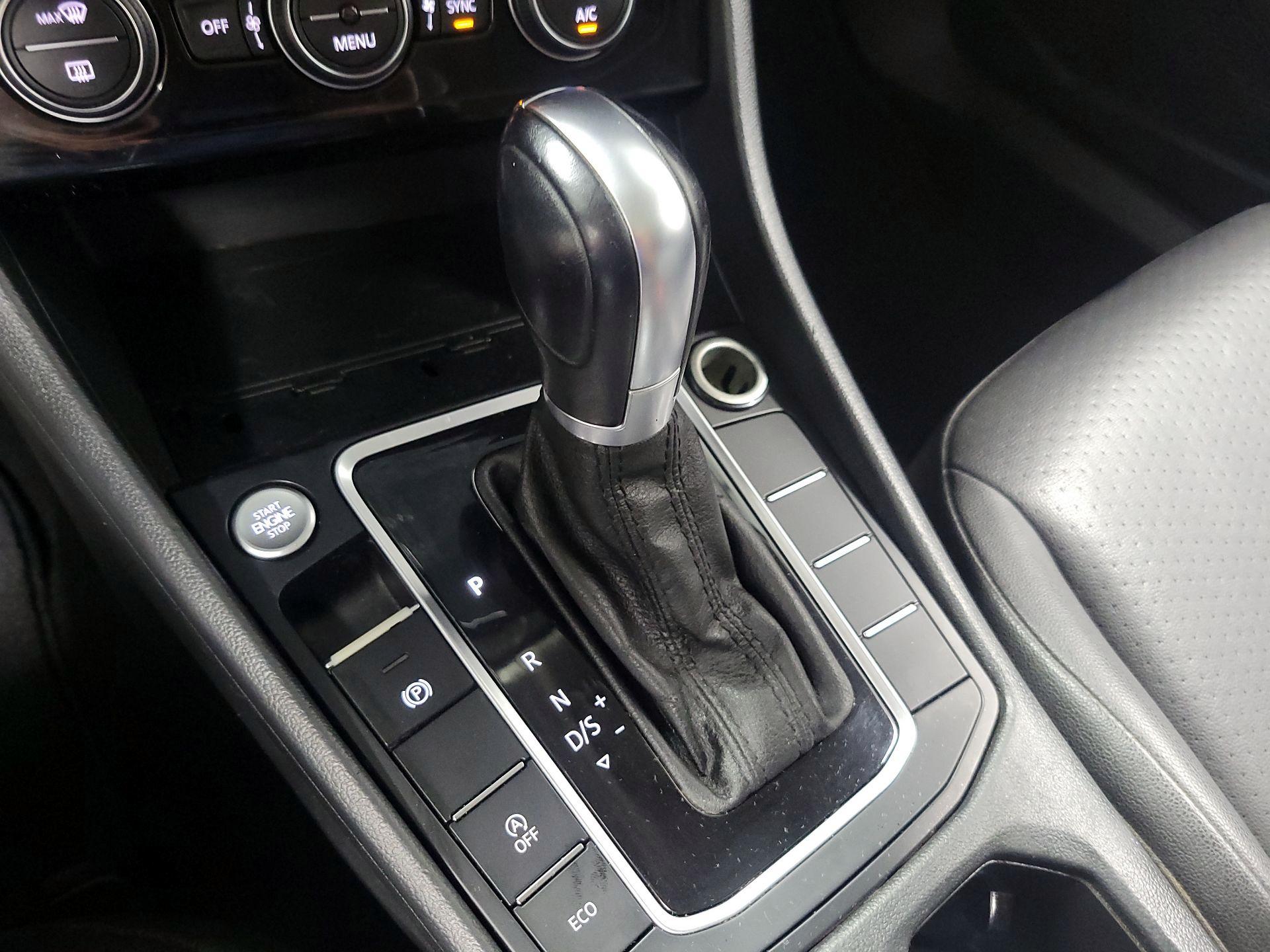 Thumbnail: 2019 Volkswagen Jetta - 16