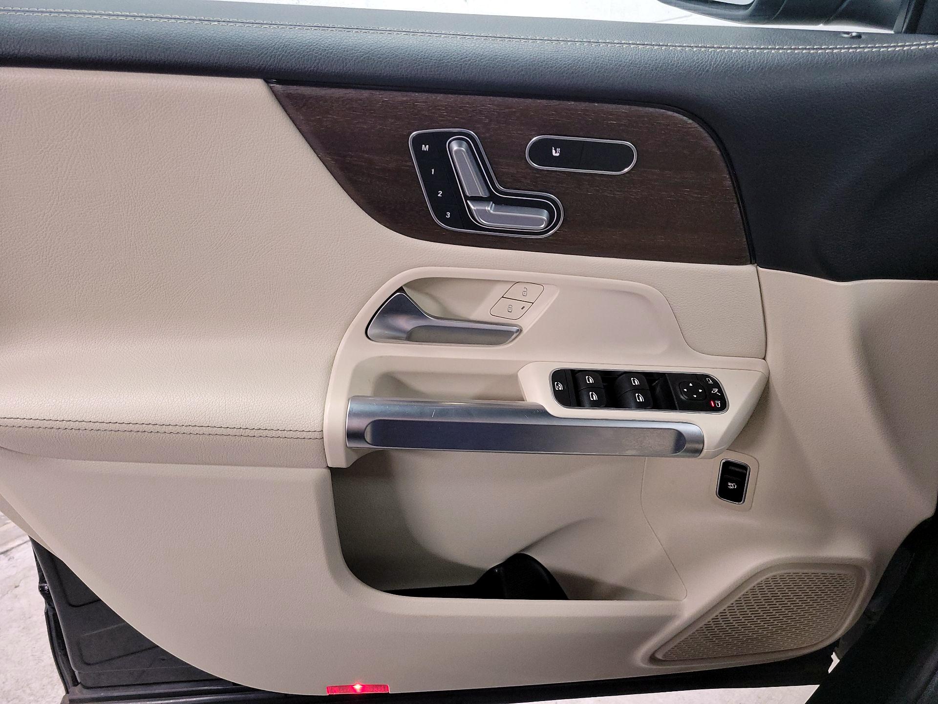 Thumbnail: 2020 Mercedes-Benz GLB - 12
