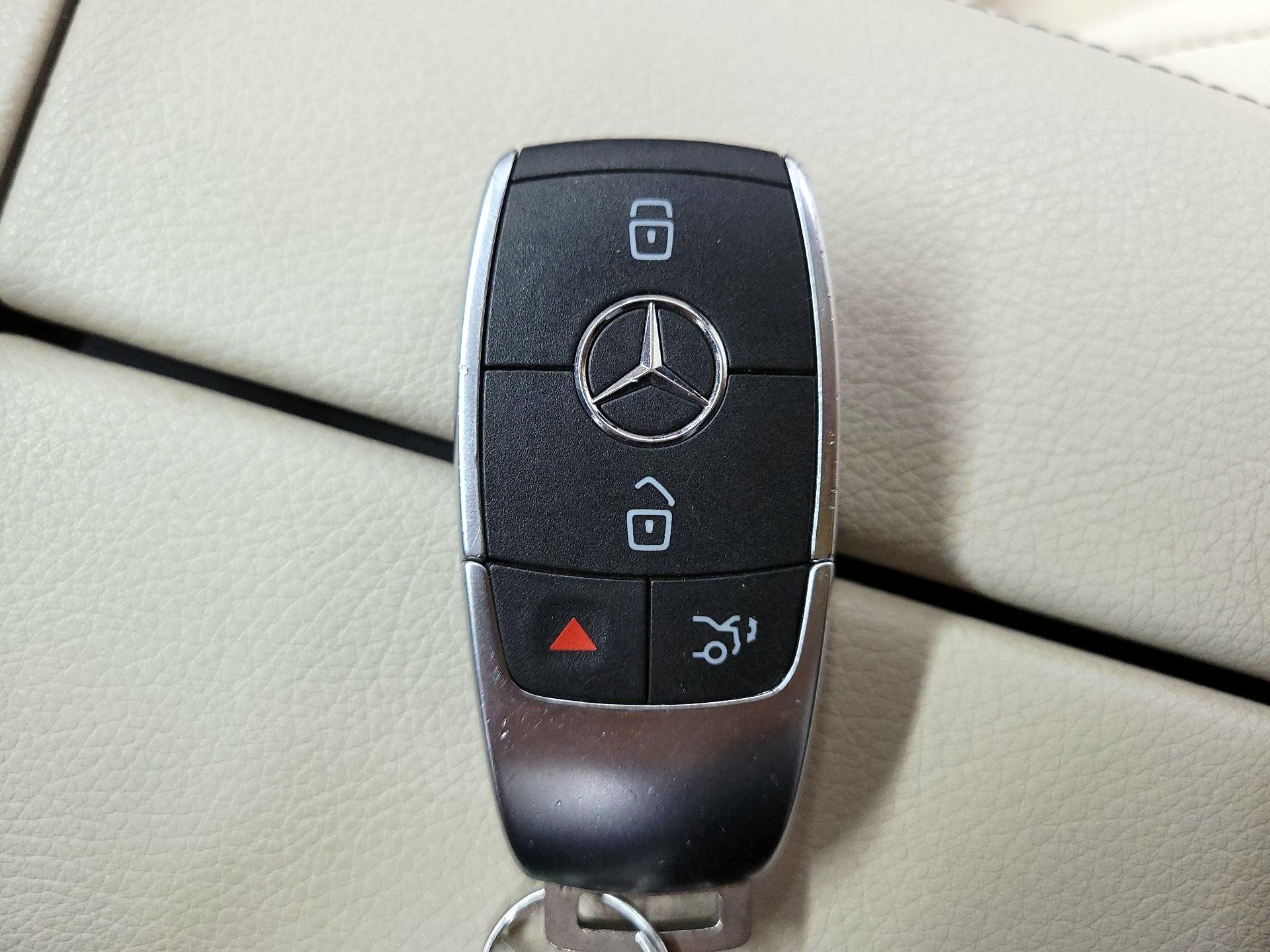 Thumbnail: 2020 Mercedes-Benz GLB - 20