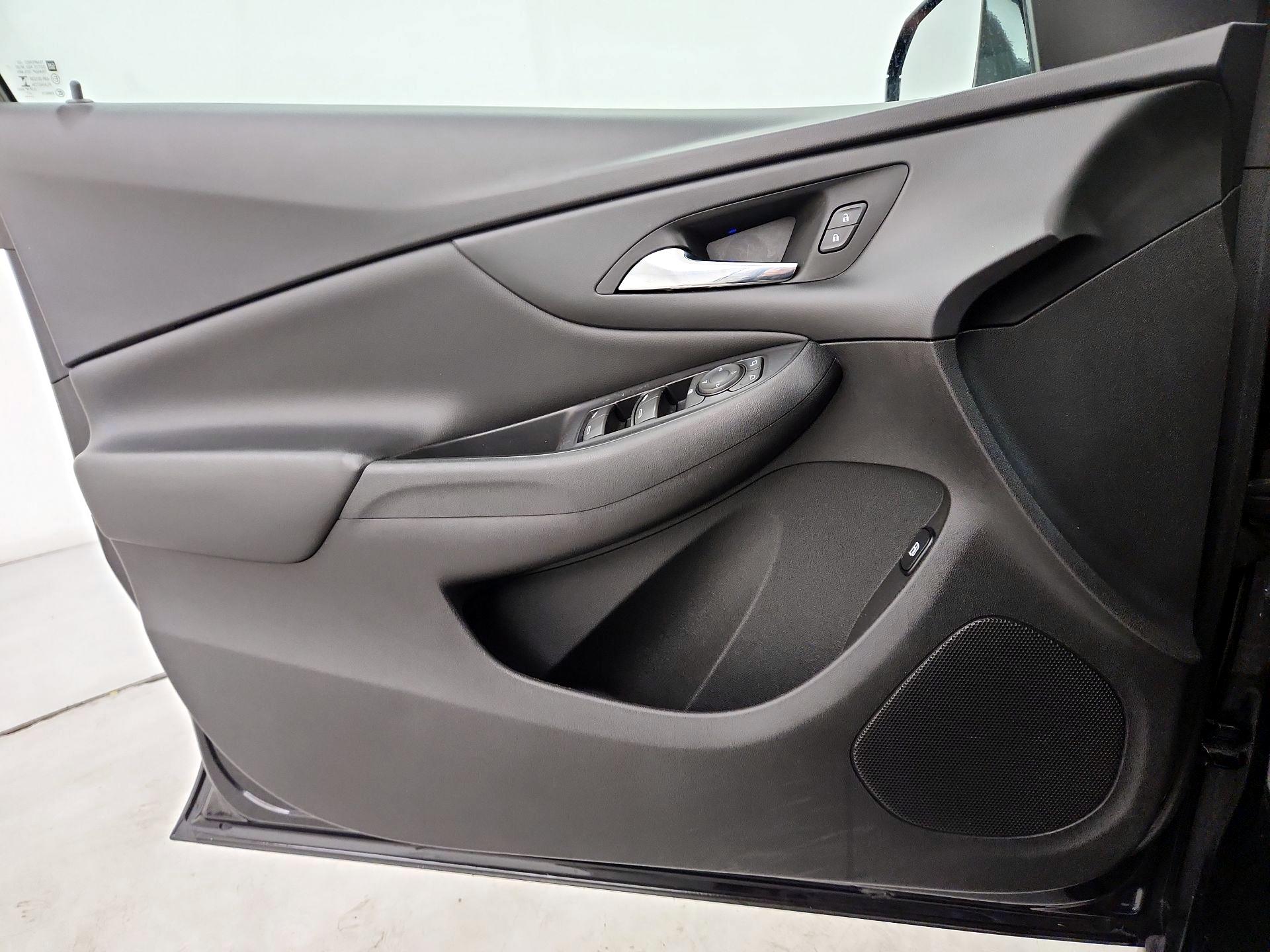 Thumbnail: 2017 Chevrolet Volt - 12