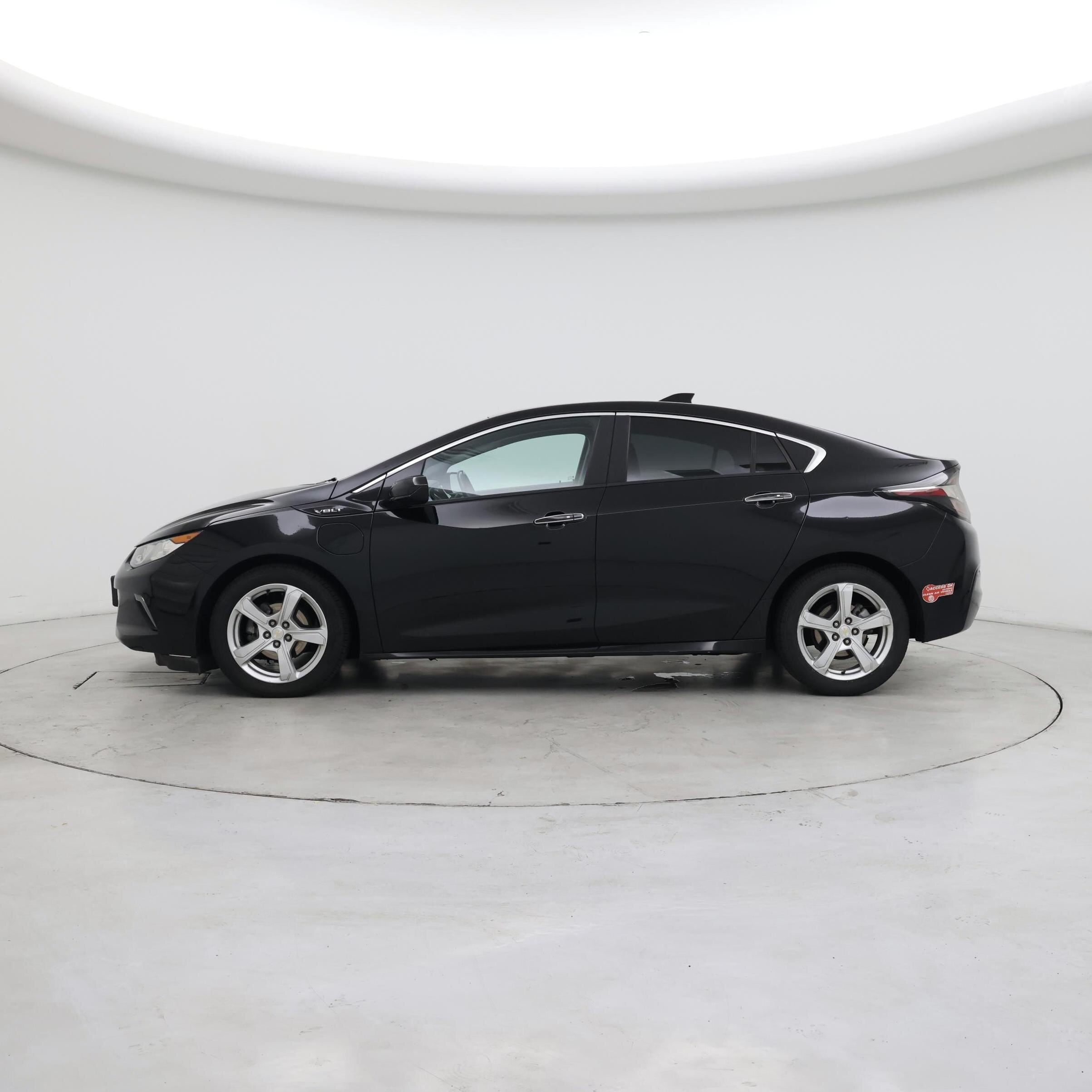 Thumbnail: 2017 Chevrolet Volt - 3