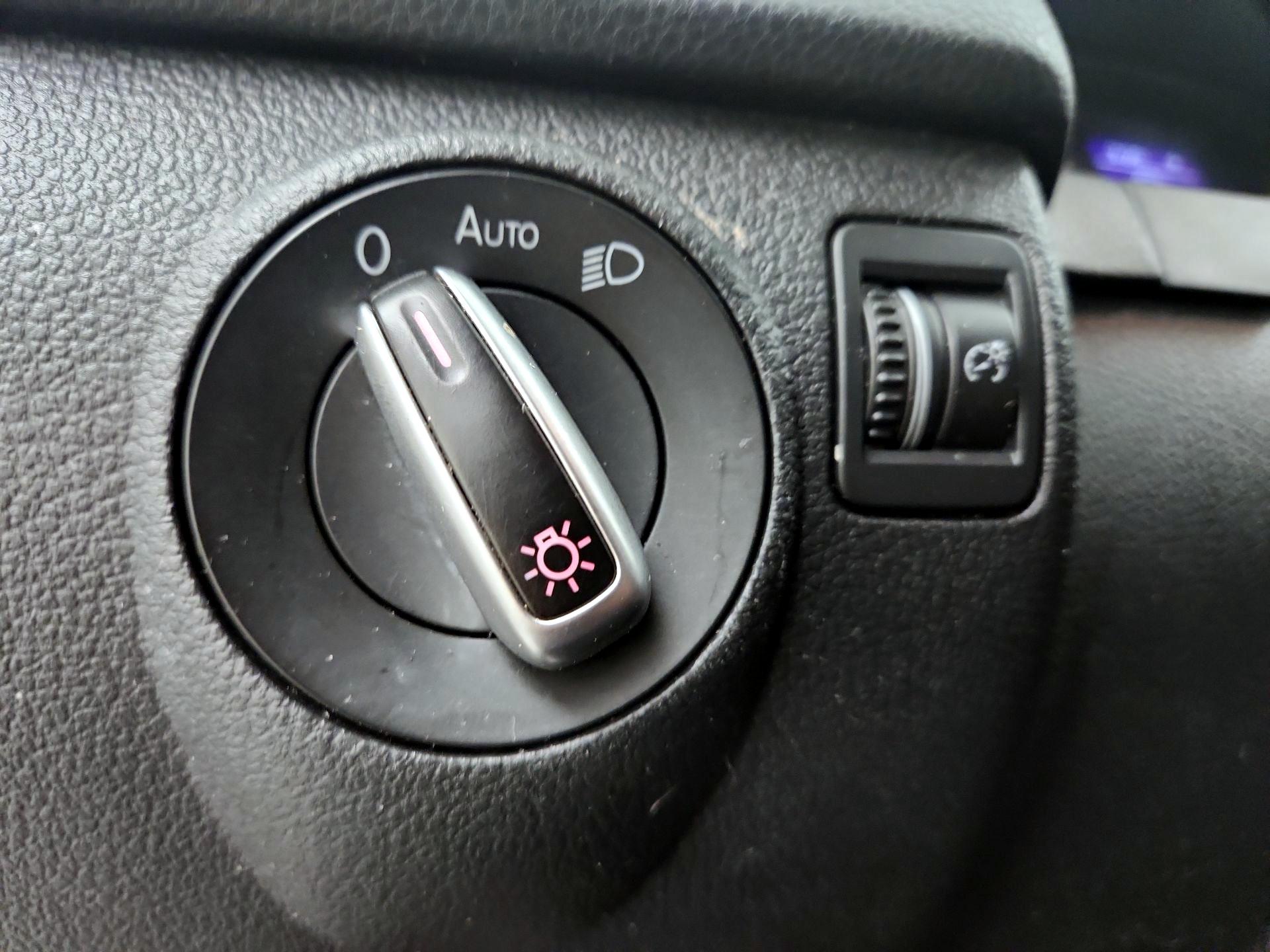 Thumbnail: 2016 Volkswagen Tiguan - 13