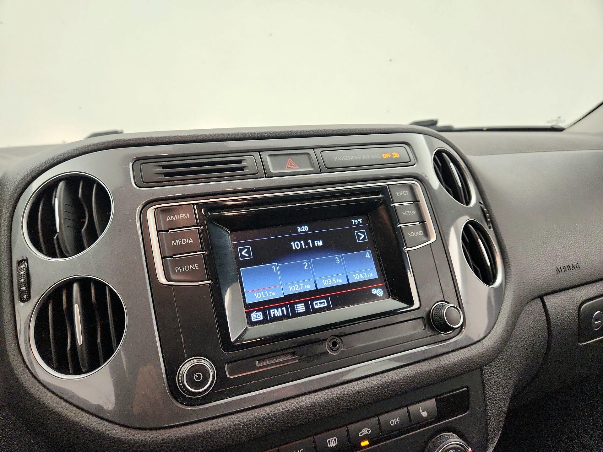 Thumbnail: 2016 Volkswagen Tiguan - 15
