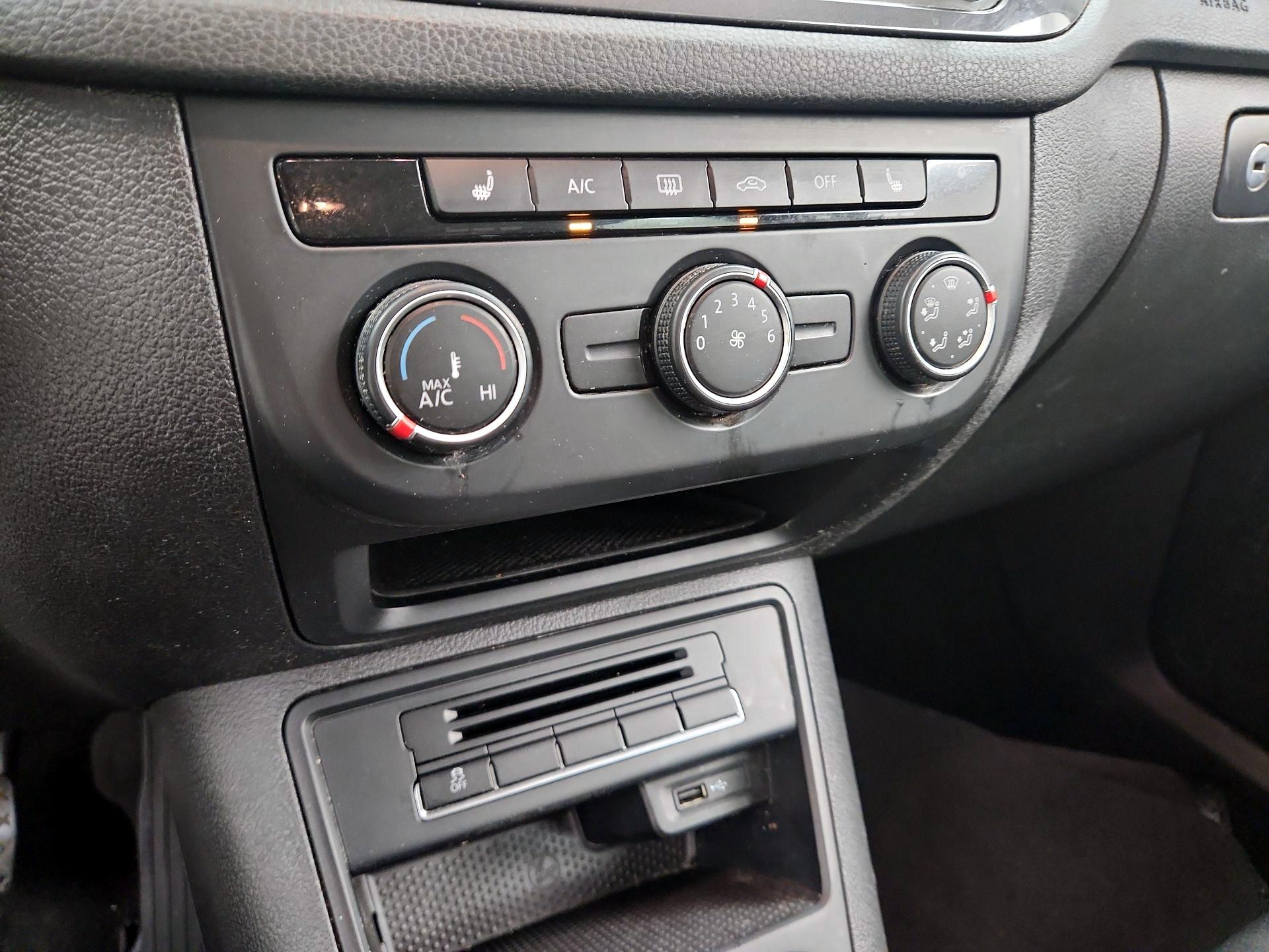 Thumbnail: 2016 Volkswagen Tiguan - 16
