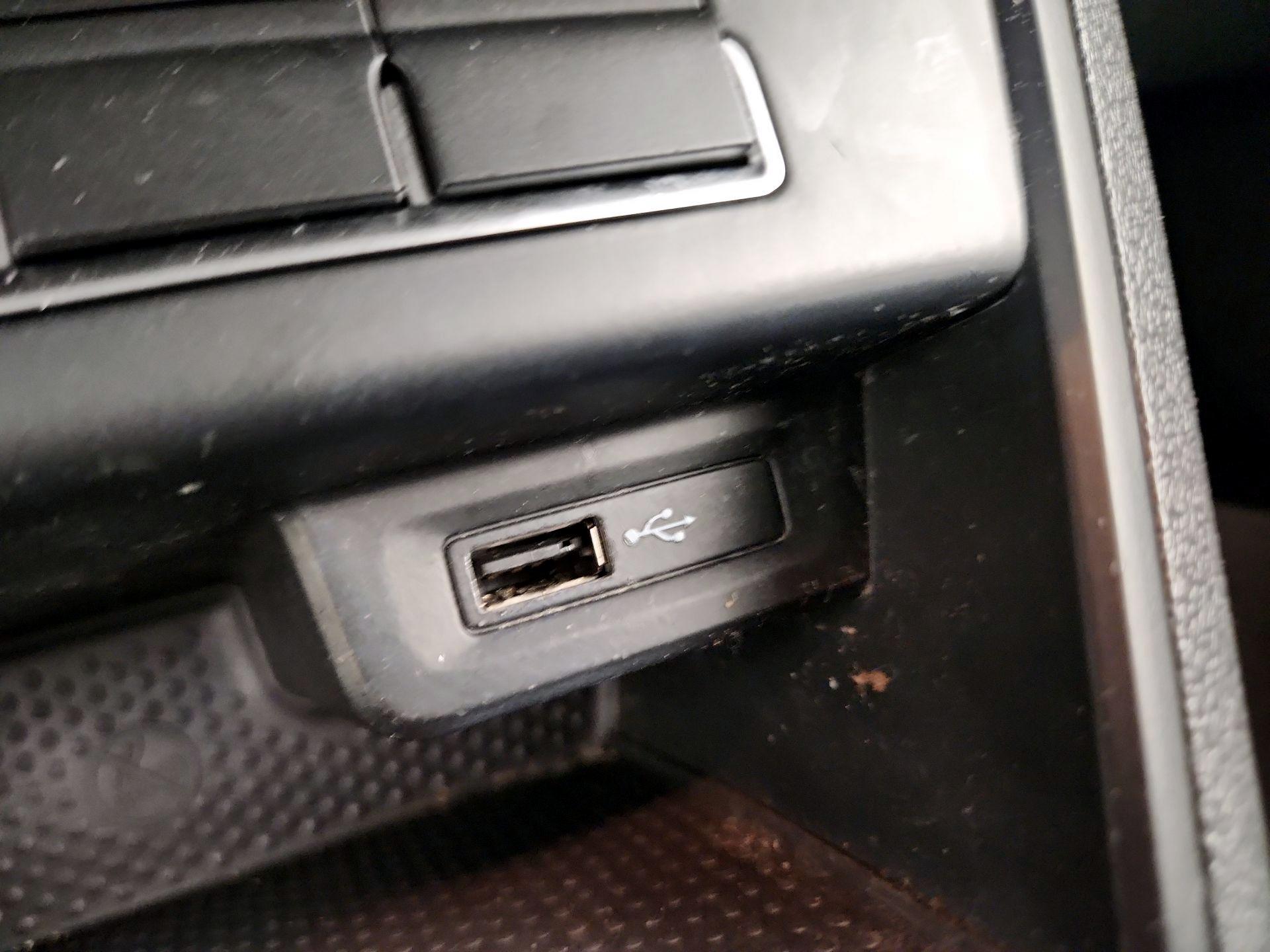 Thumbnail: 2016 Volkswagen Tiguan - 18