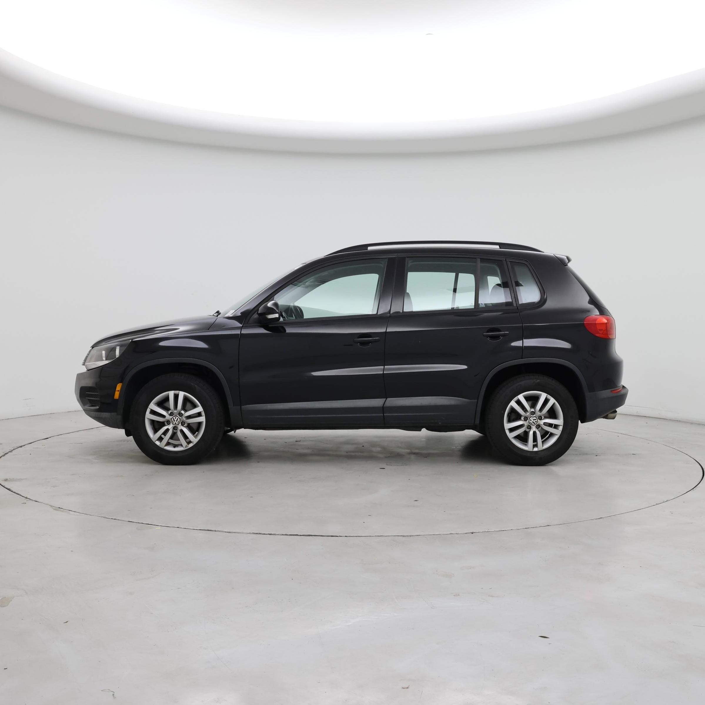 Thumbnail: 2016 Volkswagen Tiguan - 3