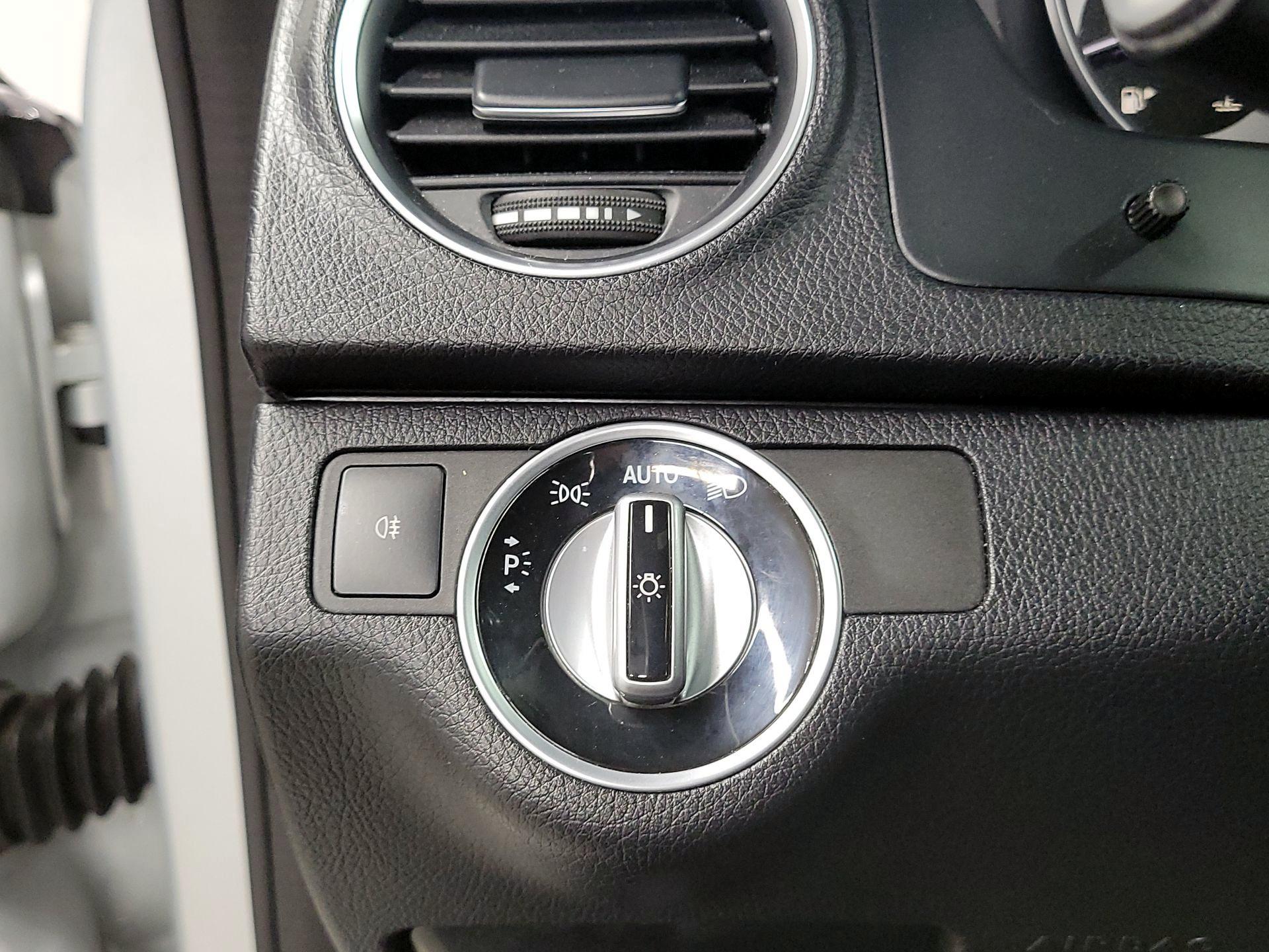 Thumbnail: 2014 Mercedes-Benz C-Class - 13
