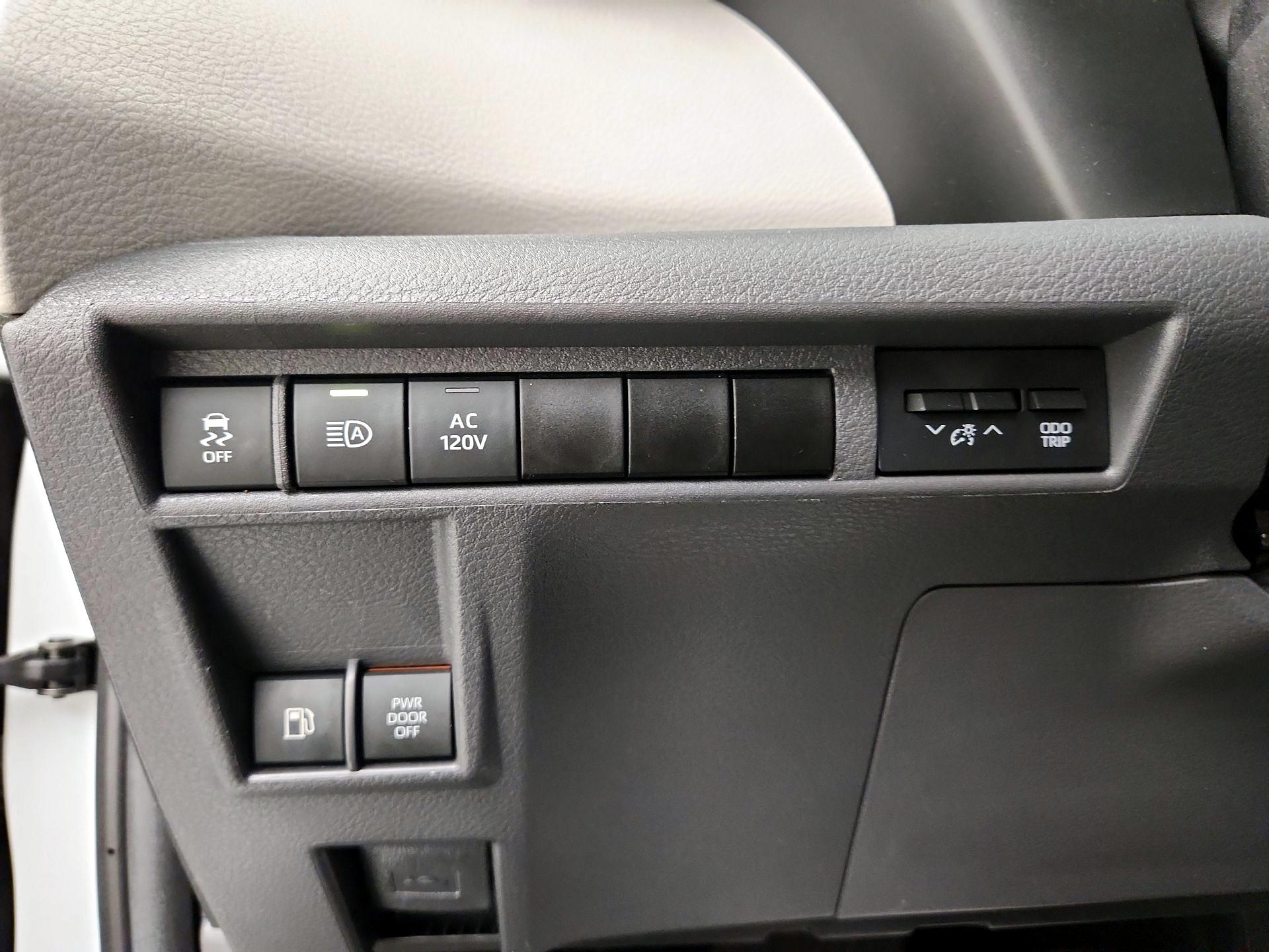 Thumbnail: 2021 Toyota Sienna - 13