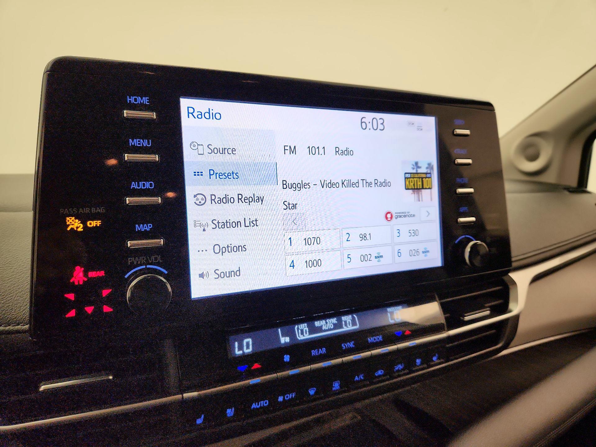 Thumbnail: 2021 Toyota Sienna - 16