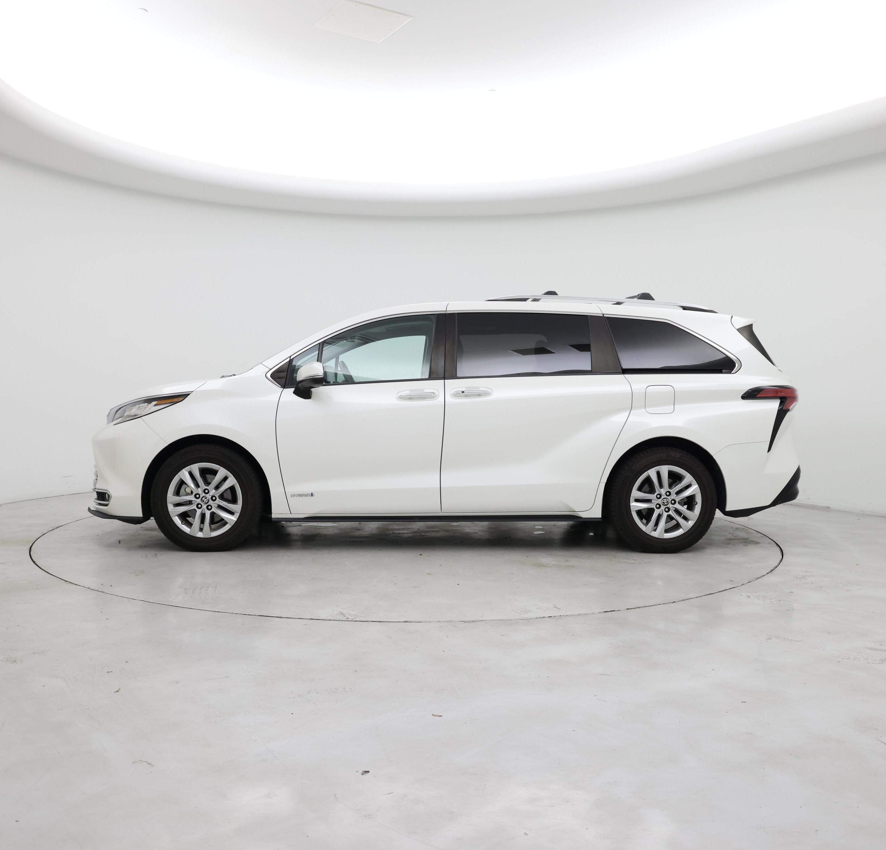 Thumbnail: 2021 Toyota Sienna - 3