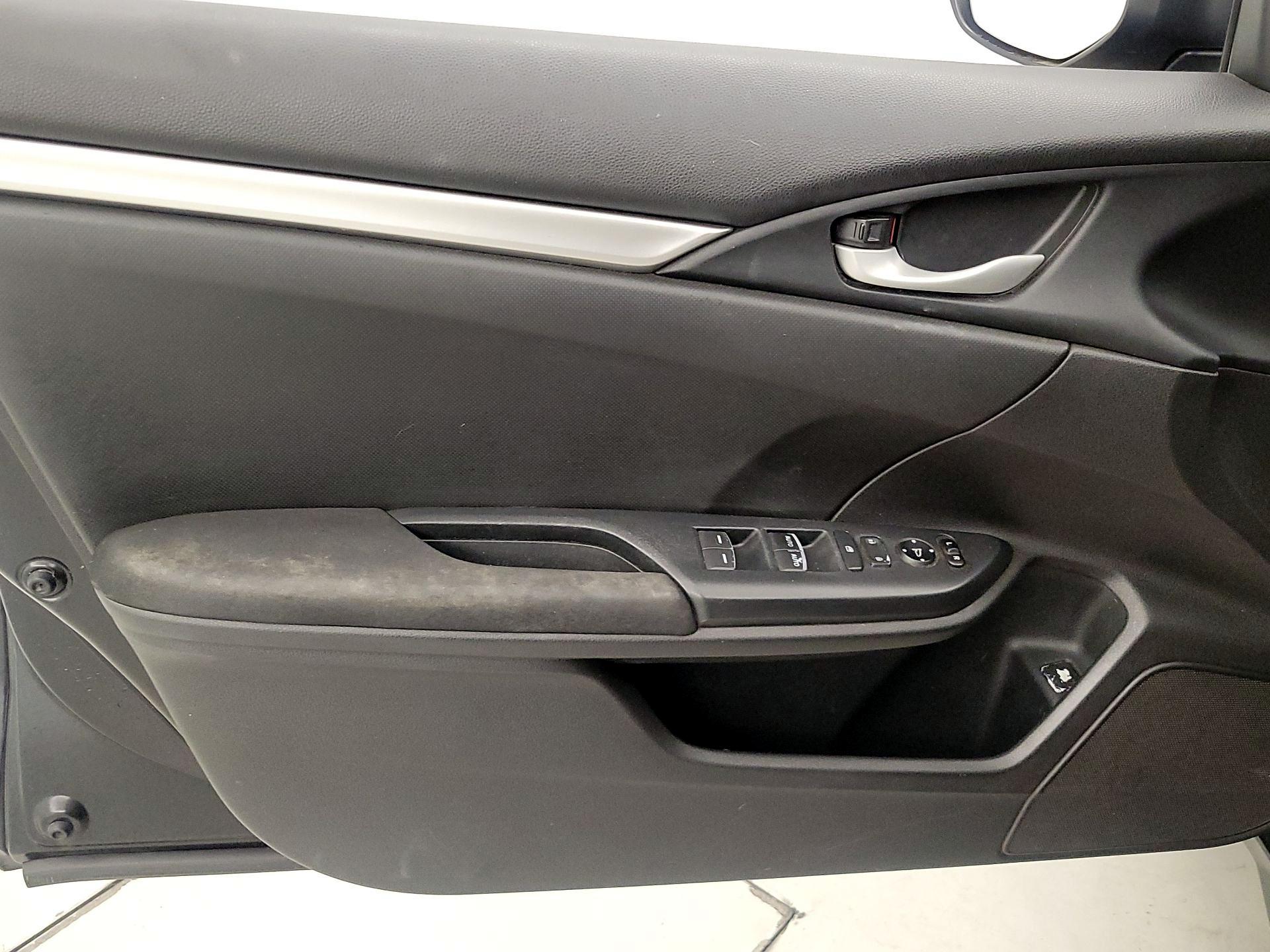 Thumbnail: 2016 Honda Civic - 12