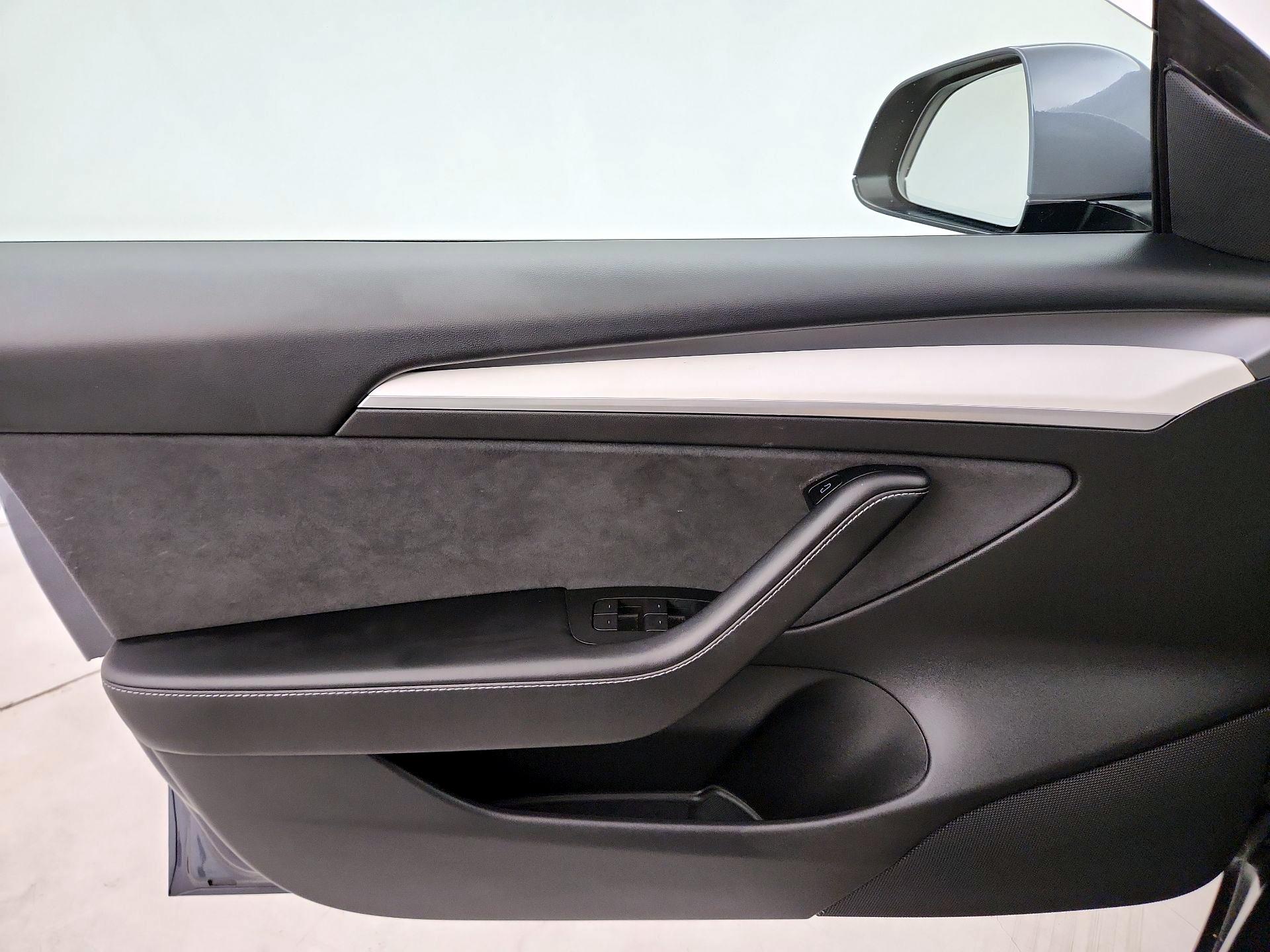 Thumbnail: 2021 Tesla Model 3 - 12