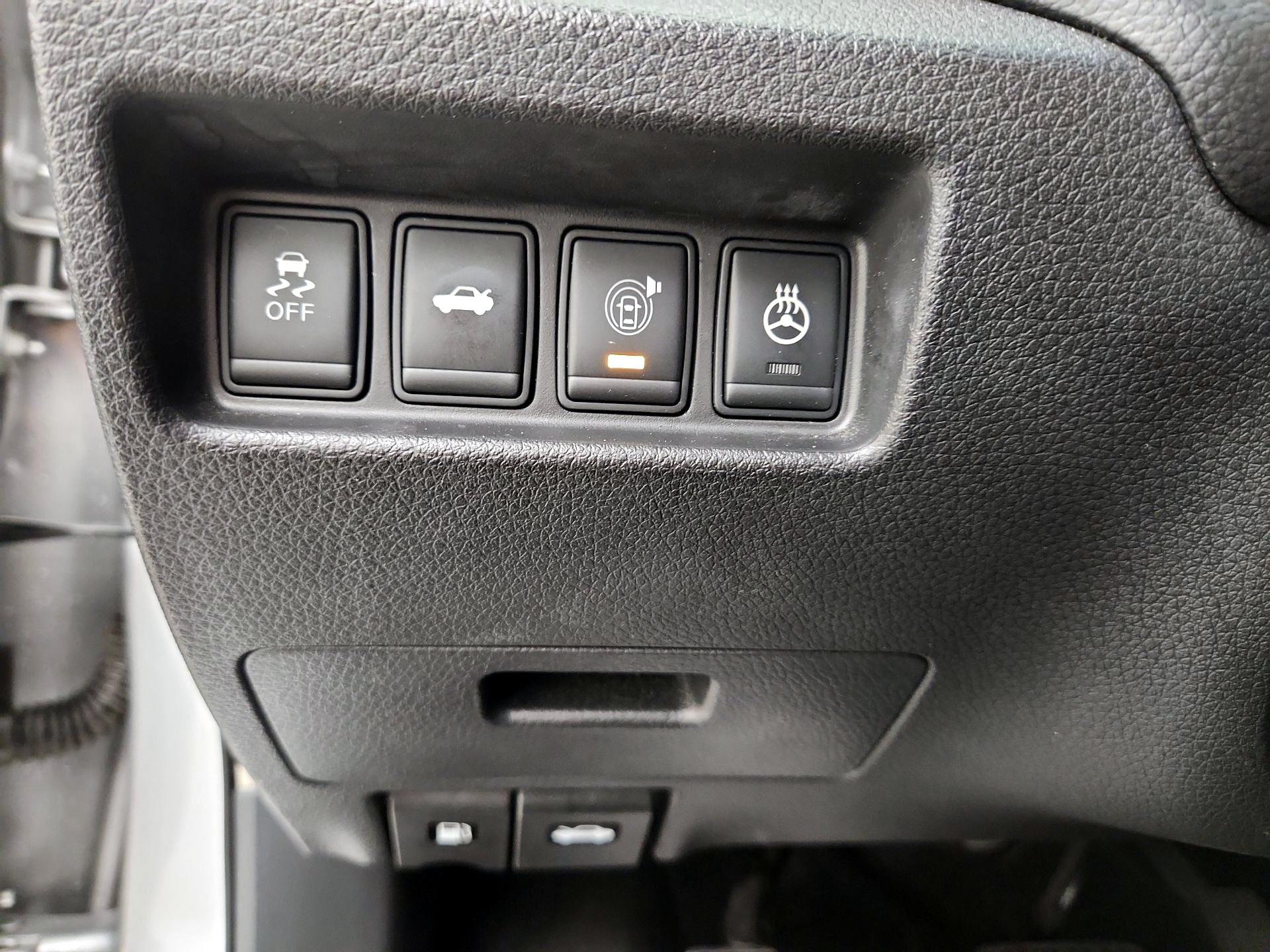 Thumbnail: 2013 Nissan Altima - 13