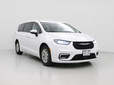 White 2023 Chrysler Pacifica Touring L