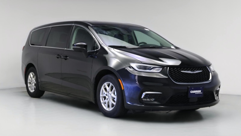 2023 Chrysler Pacifica Touring L Hero Image
