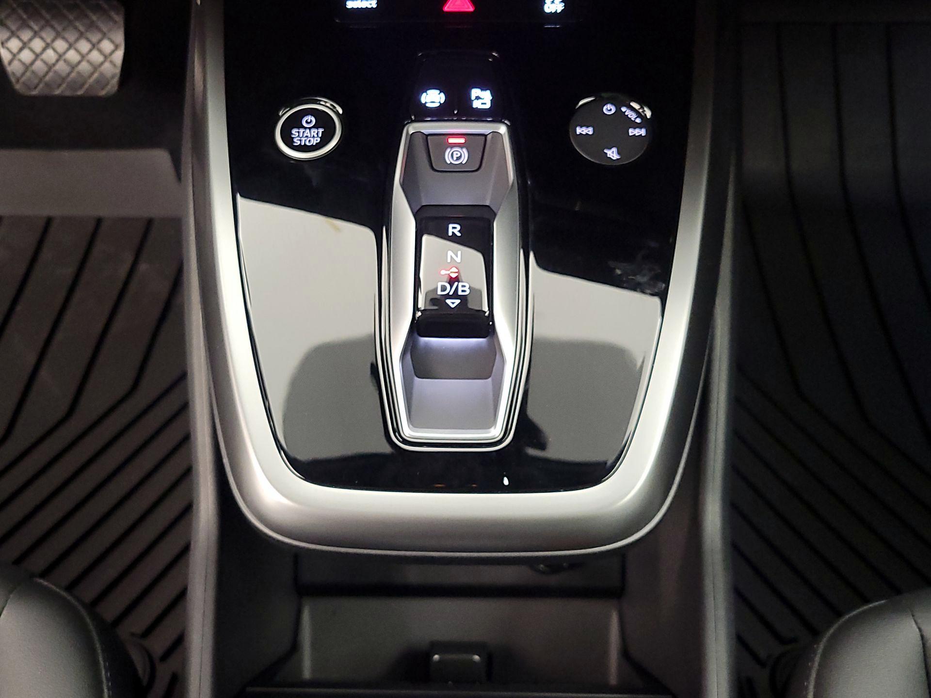 Thumbnail: 2024 Audi Q4 e-tron - 18