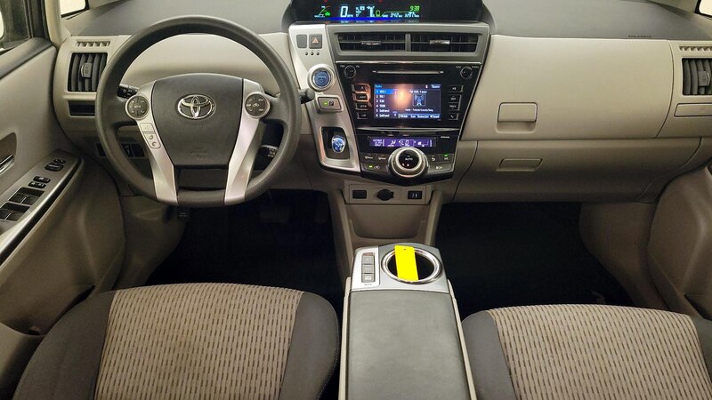 2017 Toyota Prius v Two 9