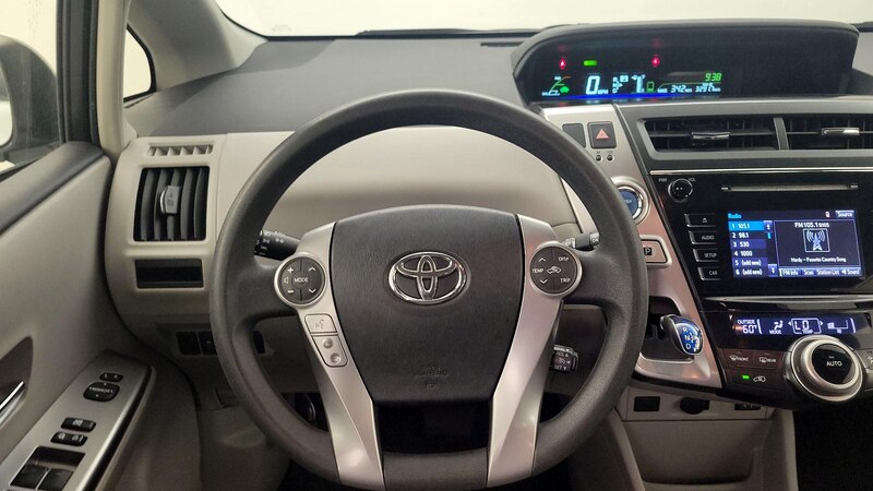 2017 Toyota Prius v Two 10