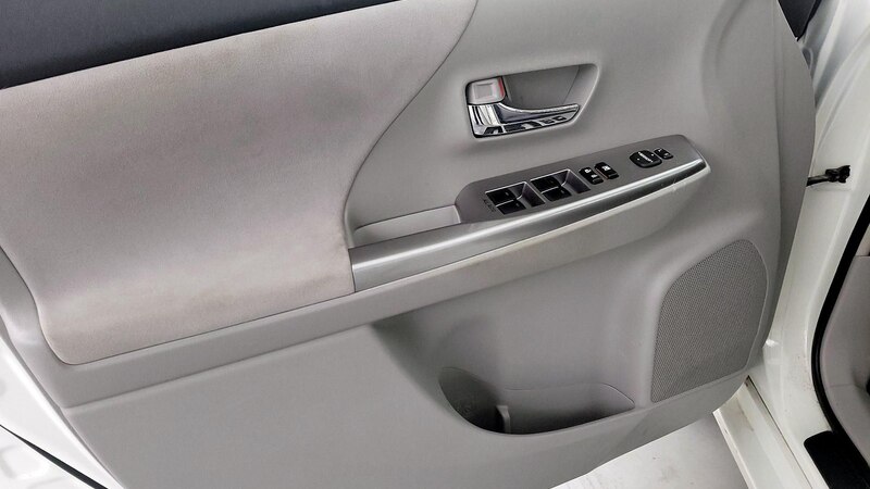 2017 Toyota Prius v Two 12