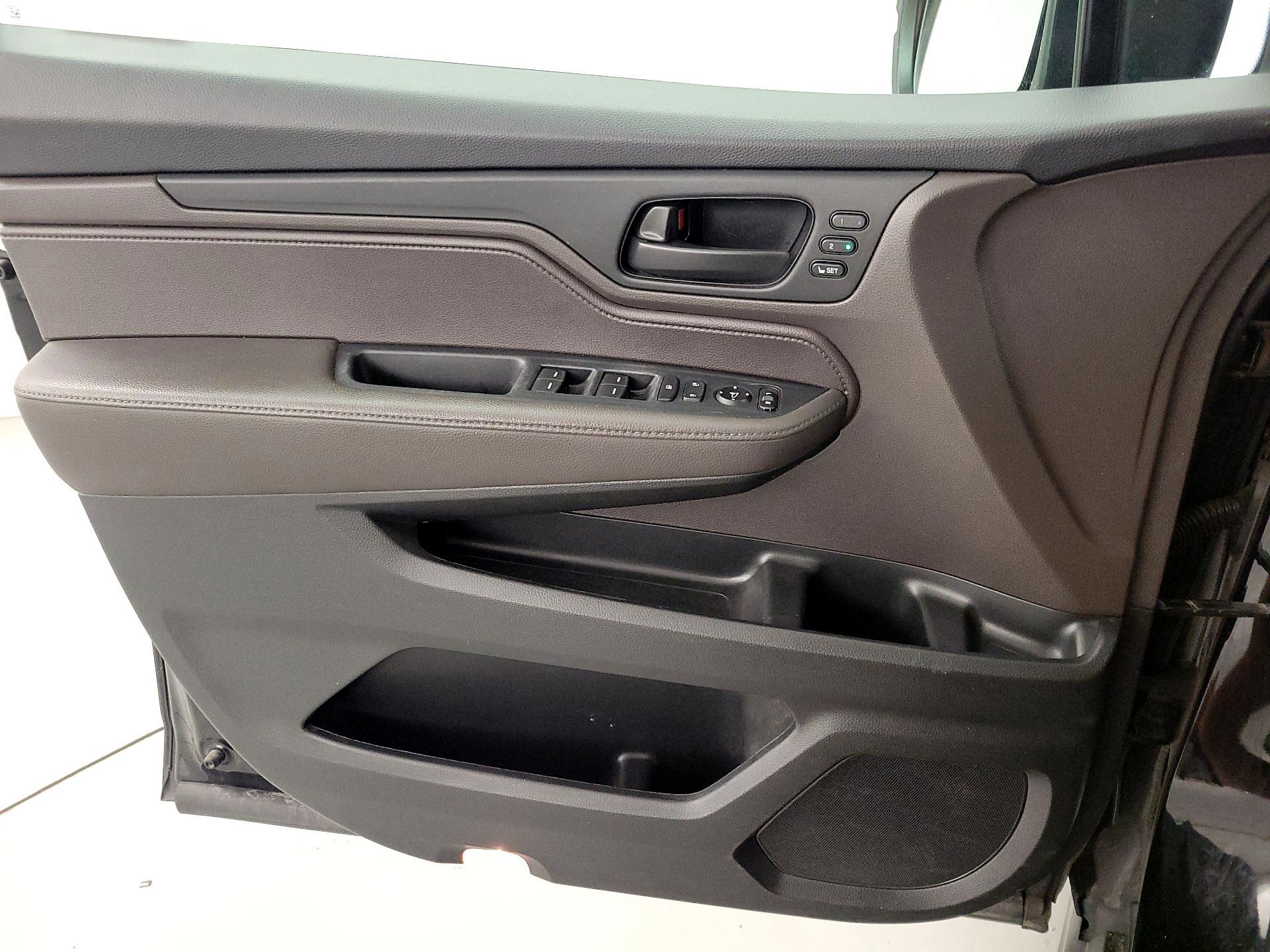 Thumbnail: 2019 Honda Odyssey - 12