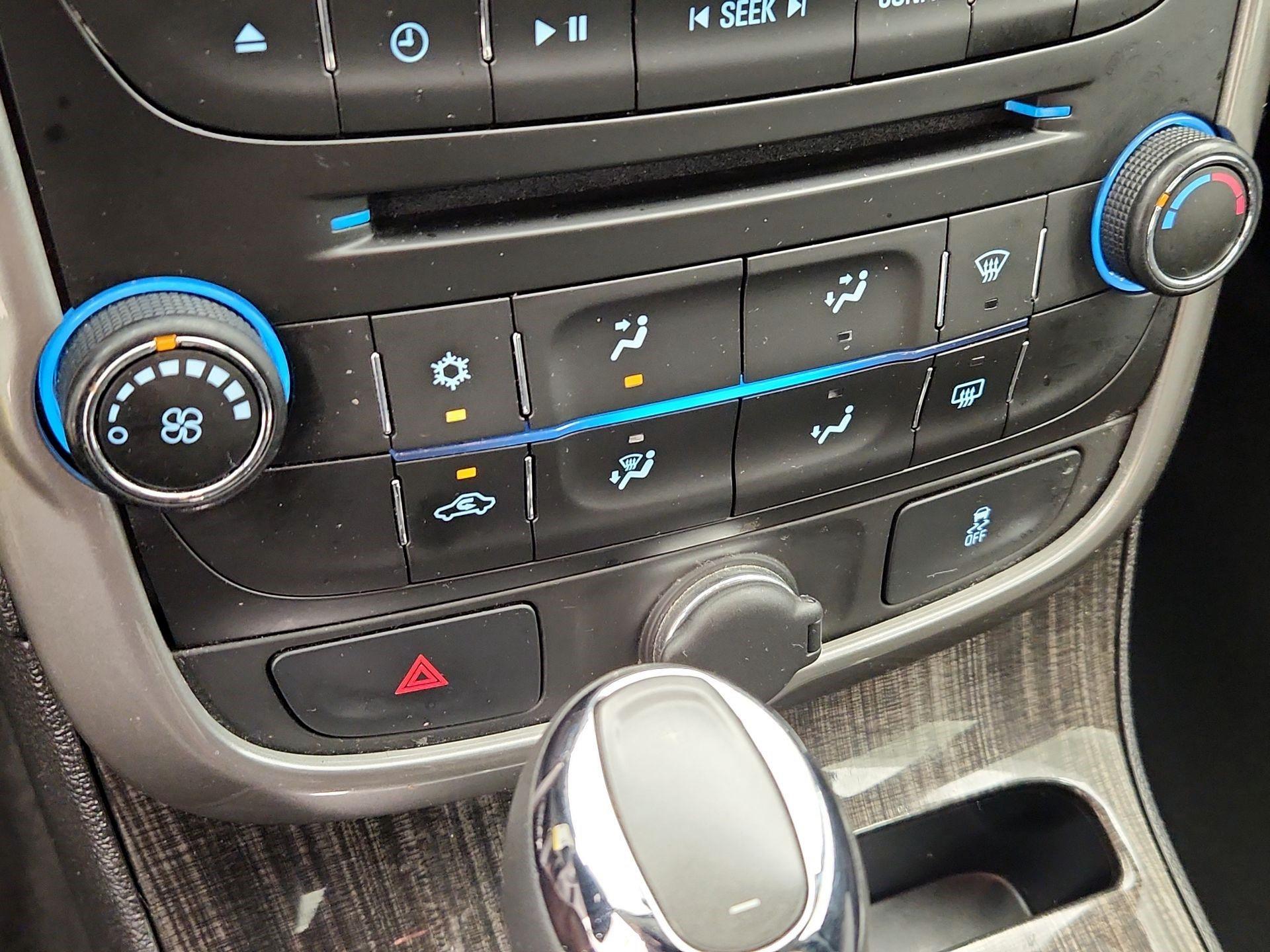Thumbnail: 2016 Chevrolet Malibu - 16