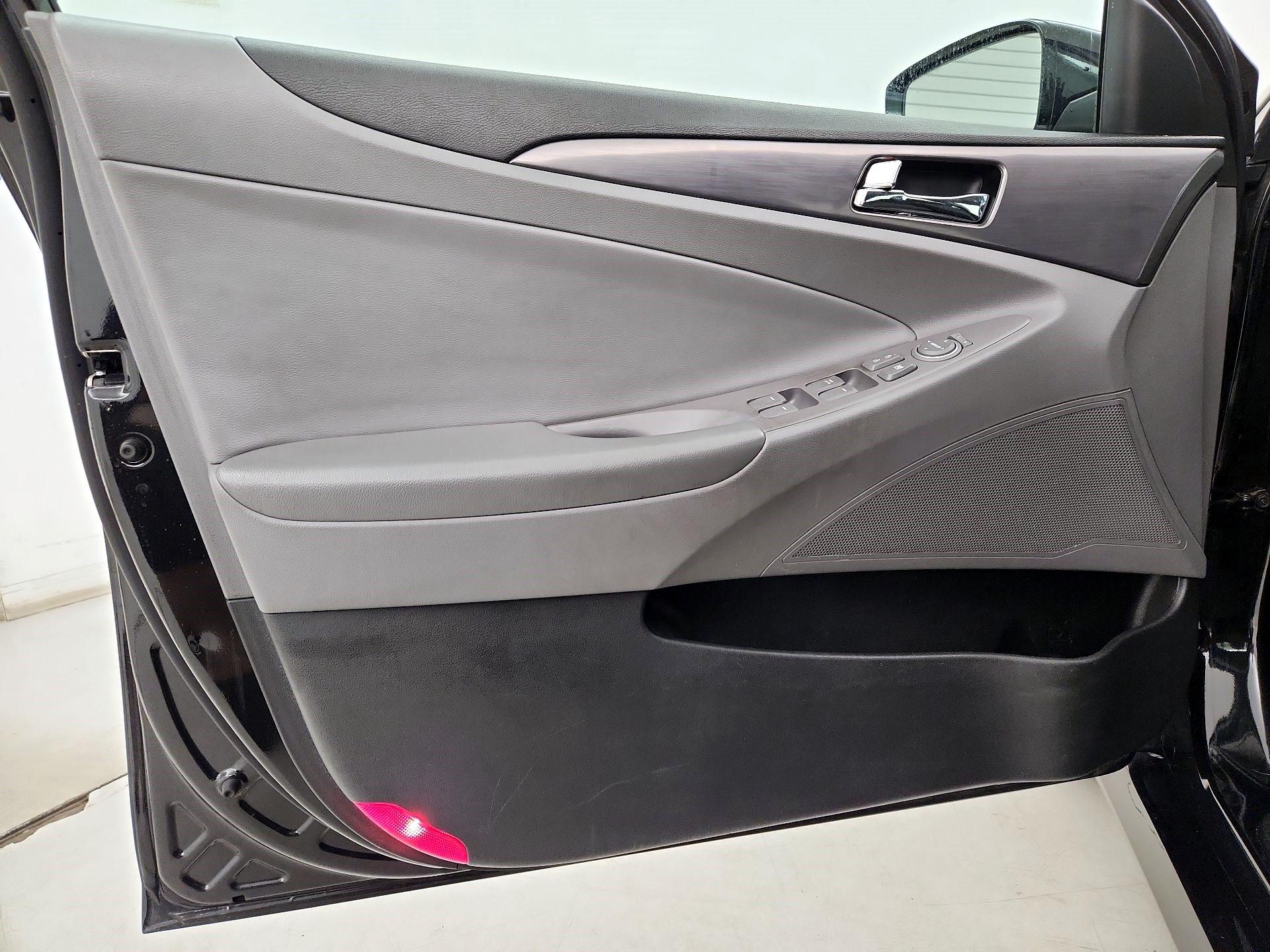 Thumbnail: 2014 Hyundai Sonata - 12