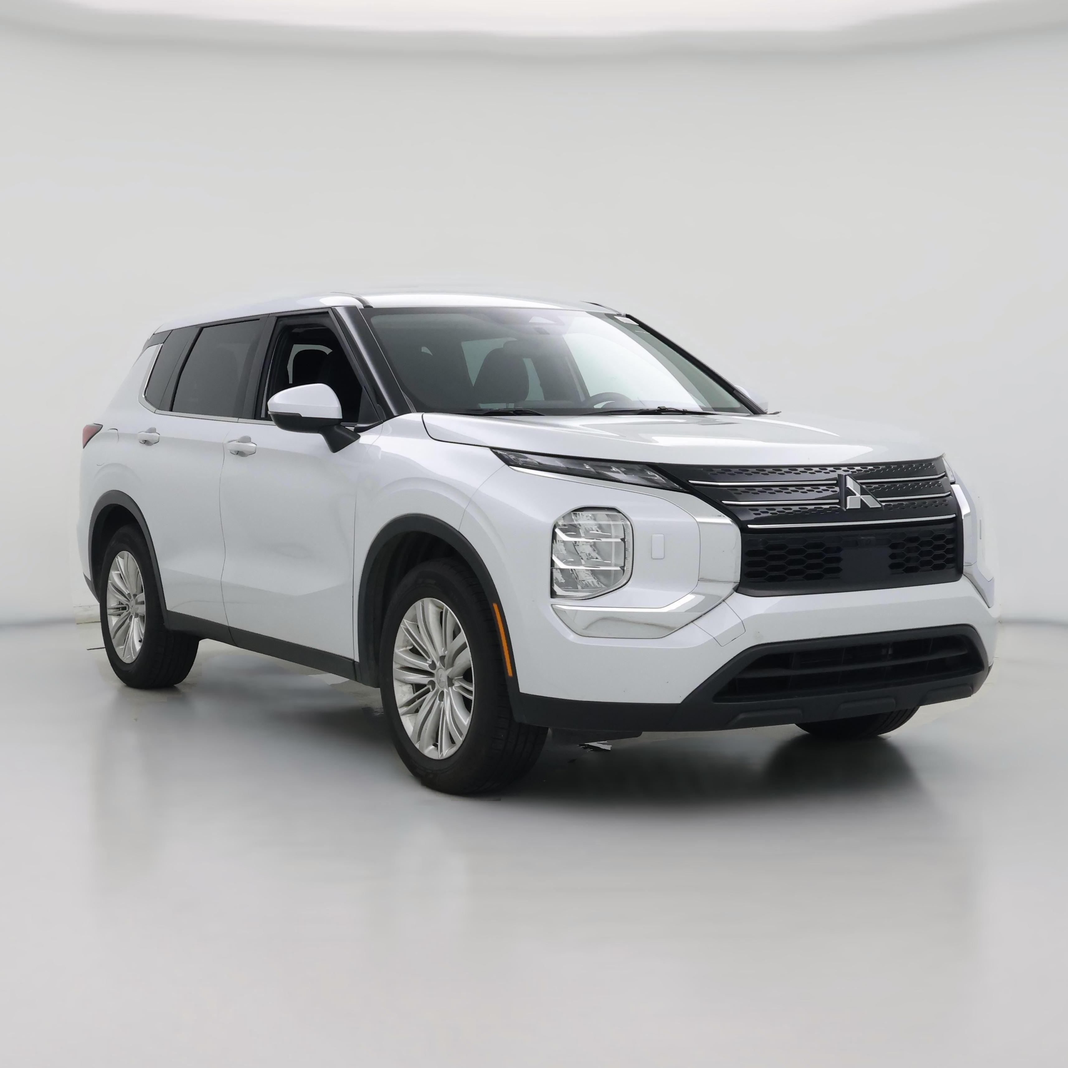 Thumbnail: 2023 Mitsubishi Outlander - 1