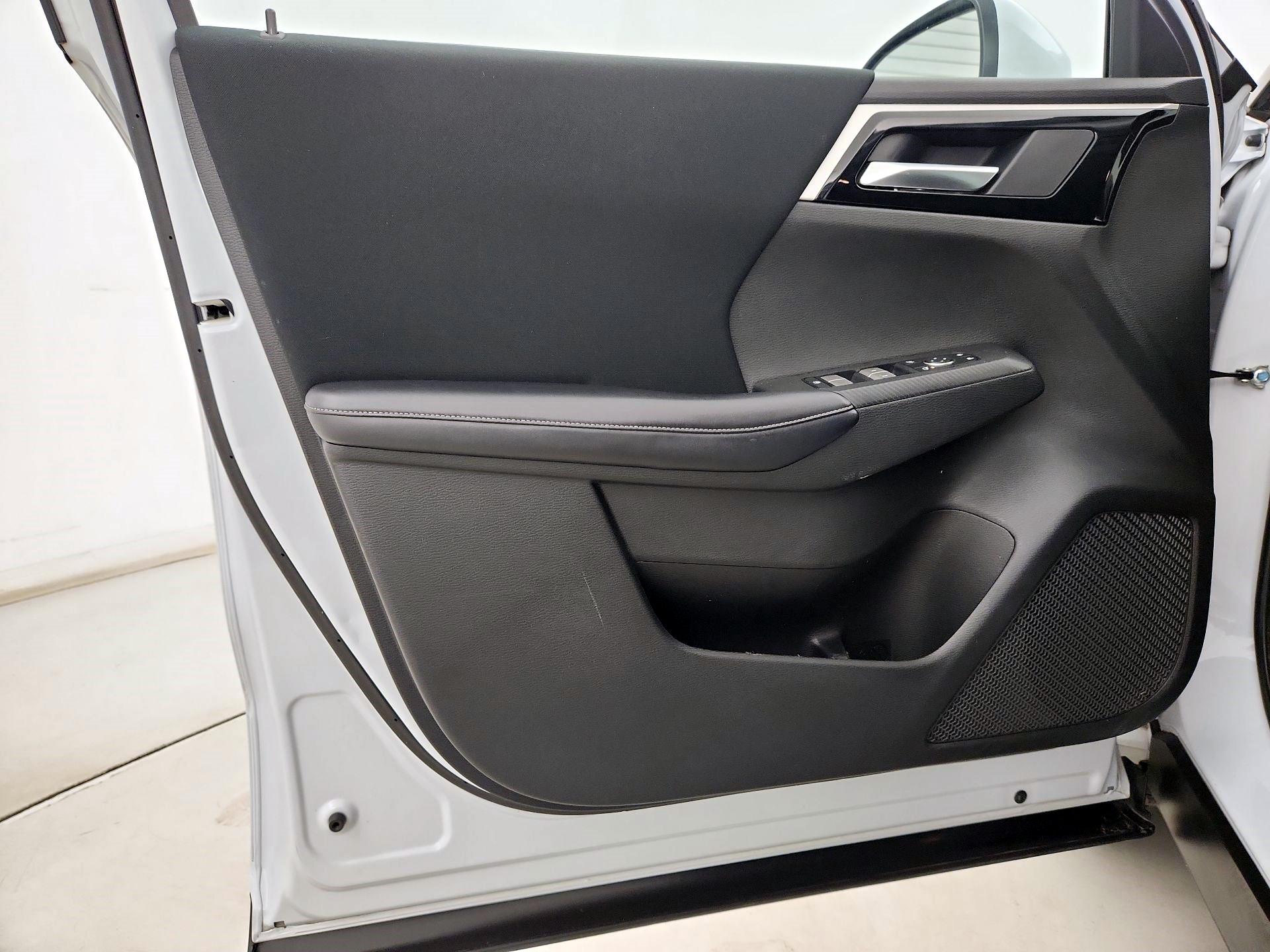 Thumbnail: 2023 Mitsubishi Outlander - 12