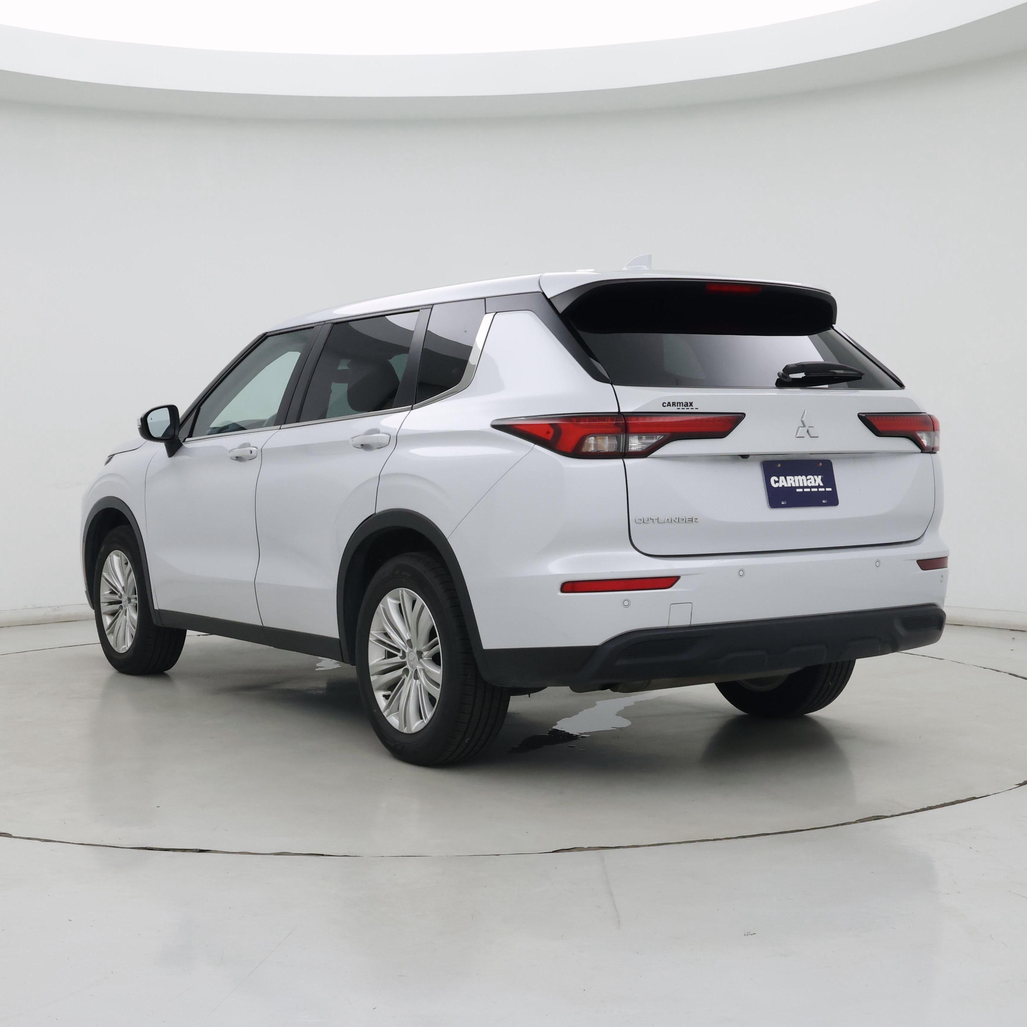 Thumbnail: 2023 Mitsubishi Outlander - 2