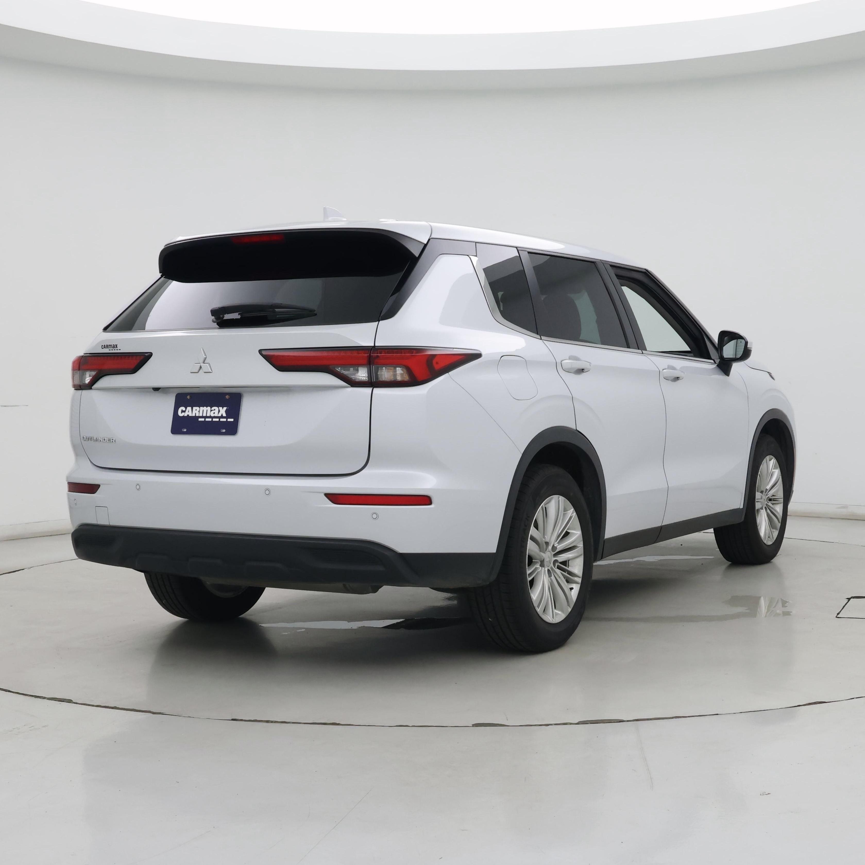 Thumbnail: 2023 Mitsubishi Outlander - 8