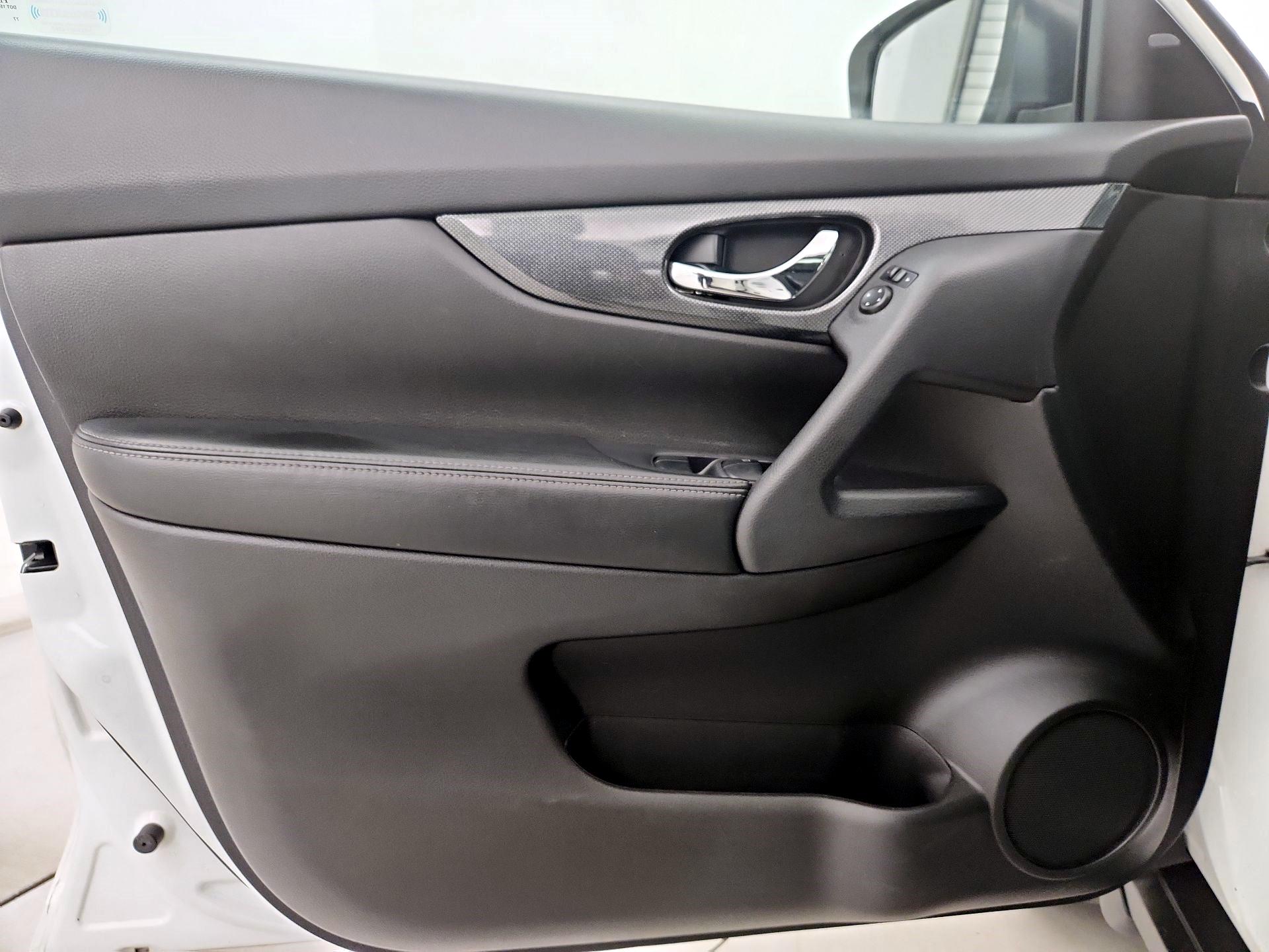 Thumbnail: 2015 Nissan Rogue - 12