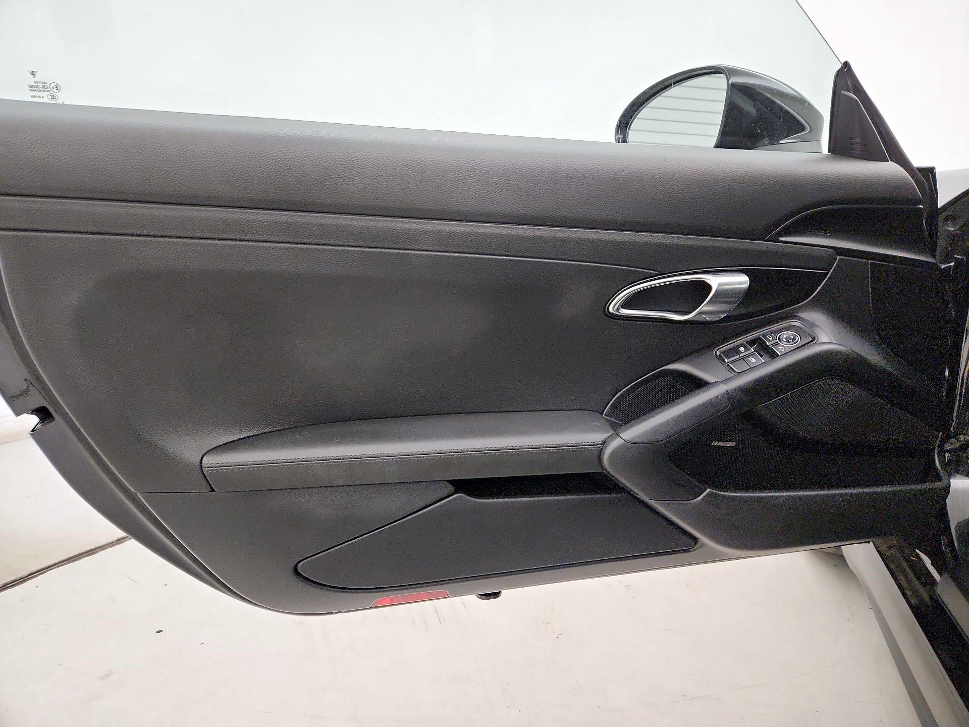 Thumbnail: 2017 Porsche 718 Boxster - 12