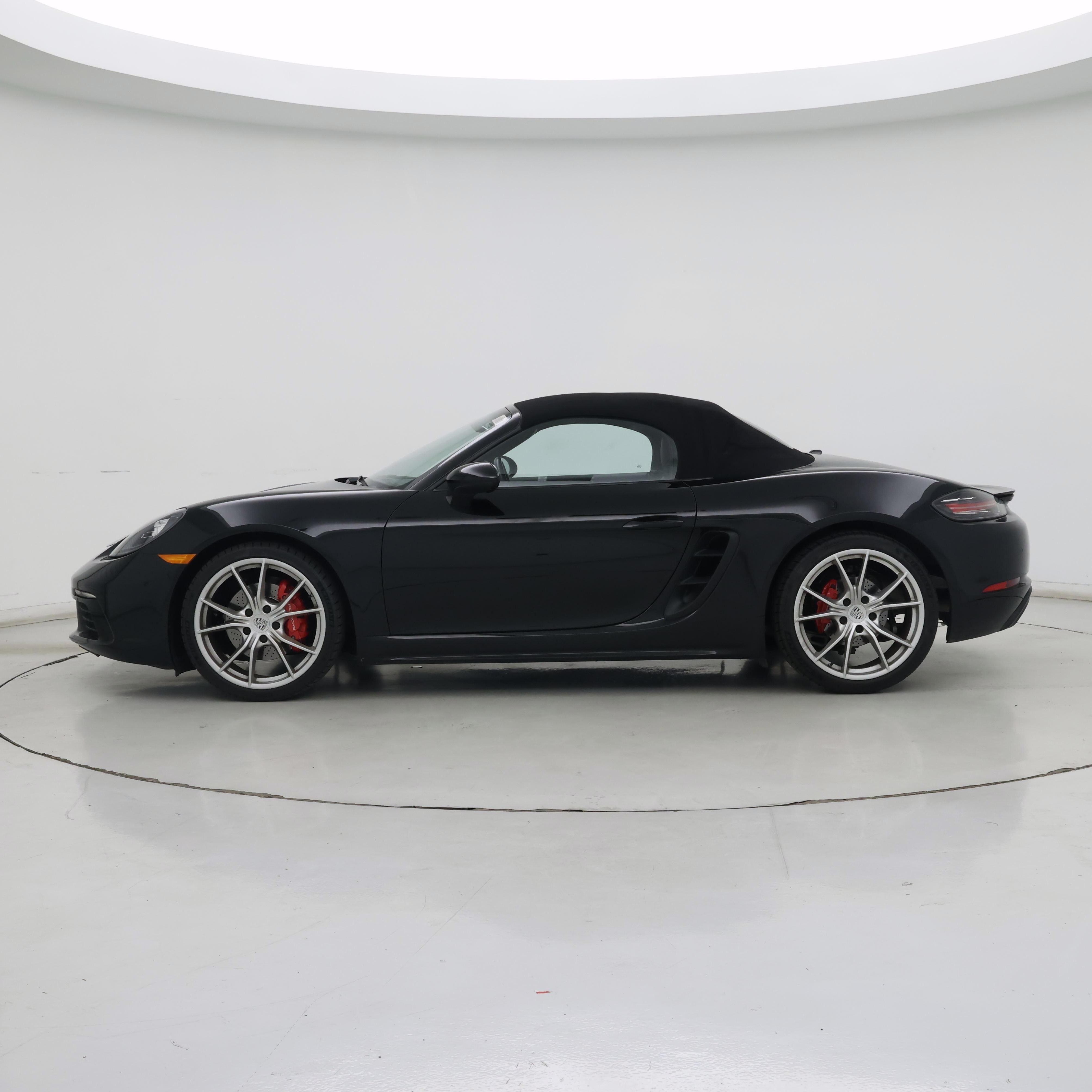 Thumbnail: 2017 Porsche 718 Boxster - 3