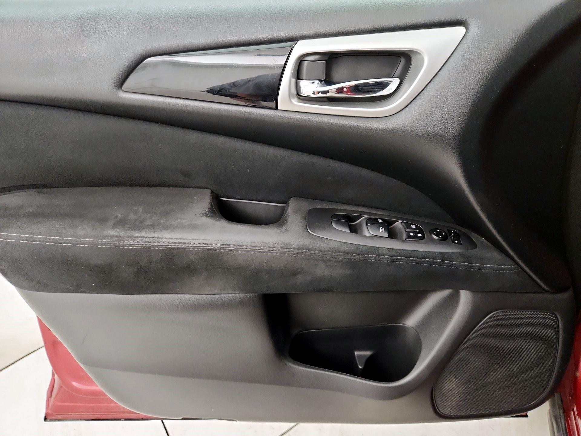Thumbnail: 2015 Nissan Pathfinder - 12