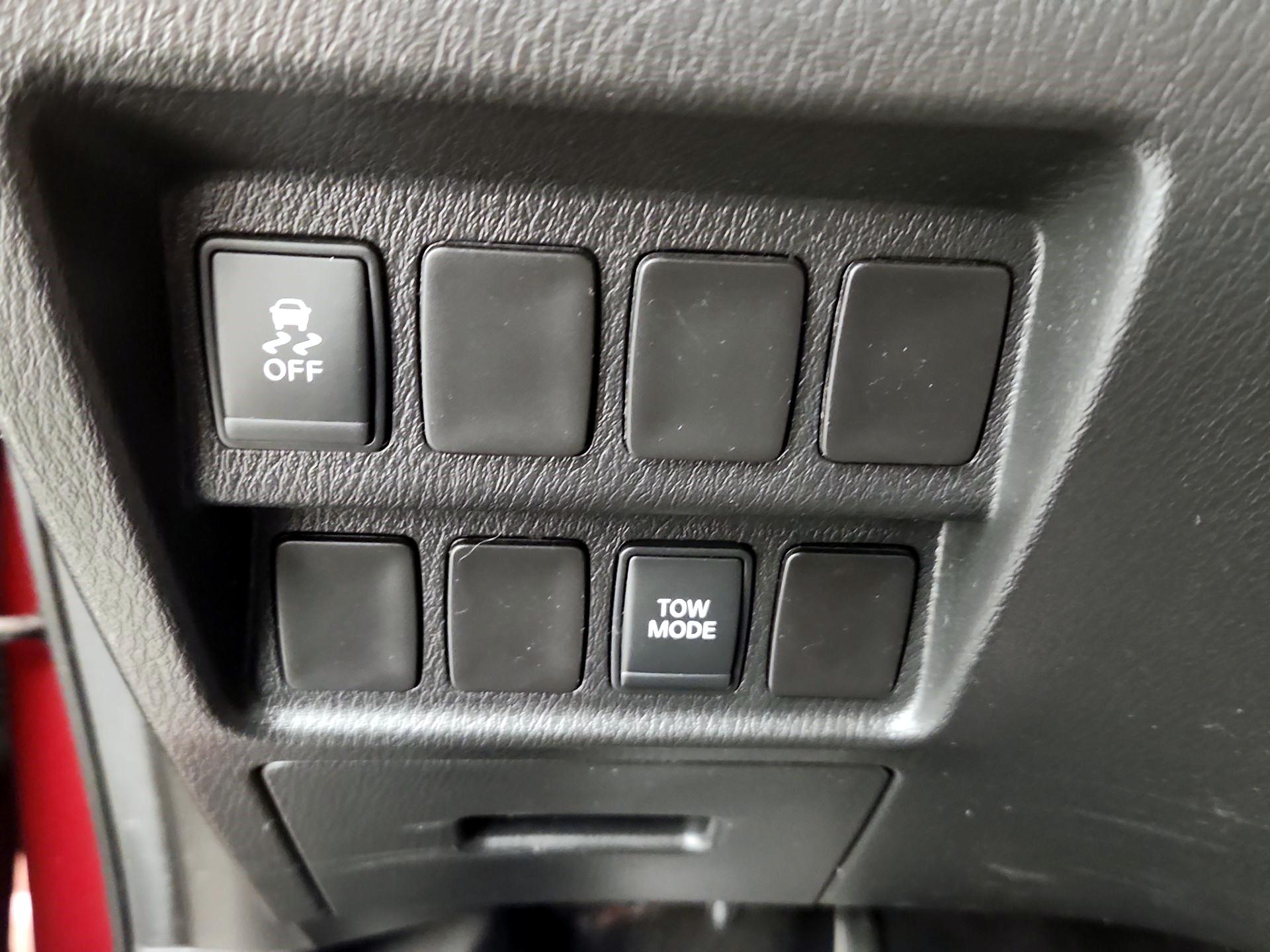 Thumbnail: 2015 Nissan Pathfinder - 13
