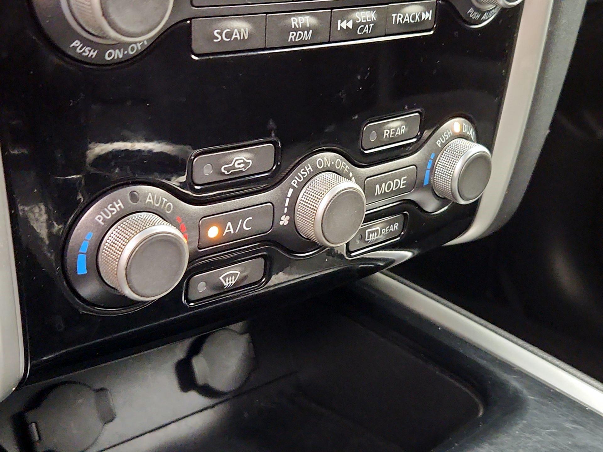 Thumbnail: 2015 Nissan Pathfinder - 16