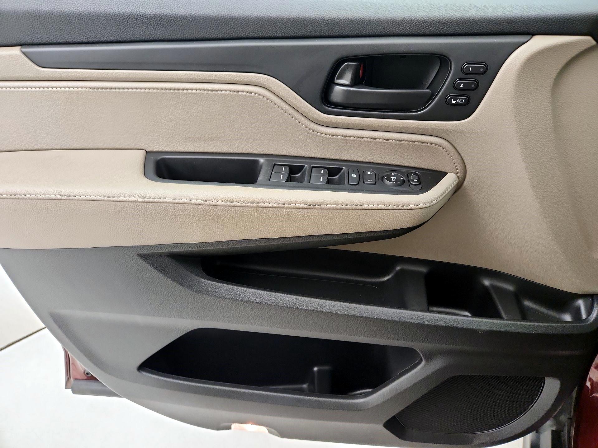 Thumbnail: 2019 Honda Odyssey - 12