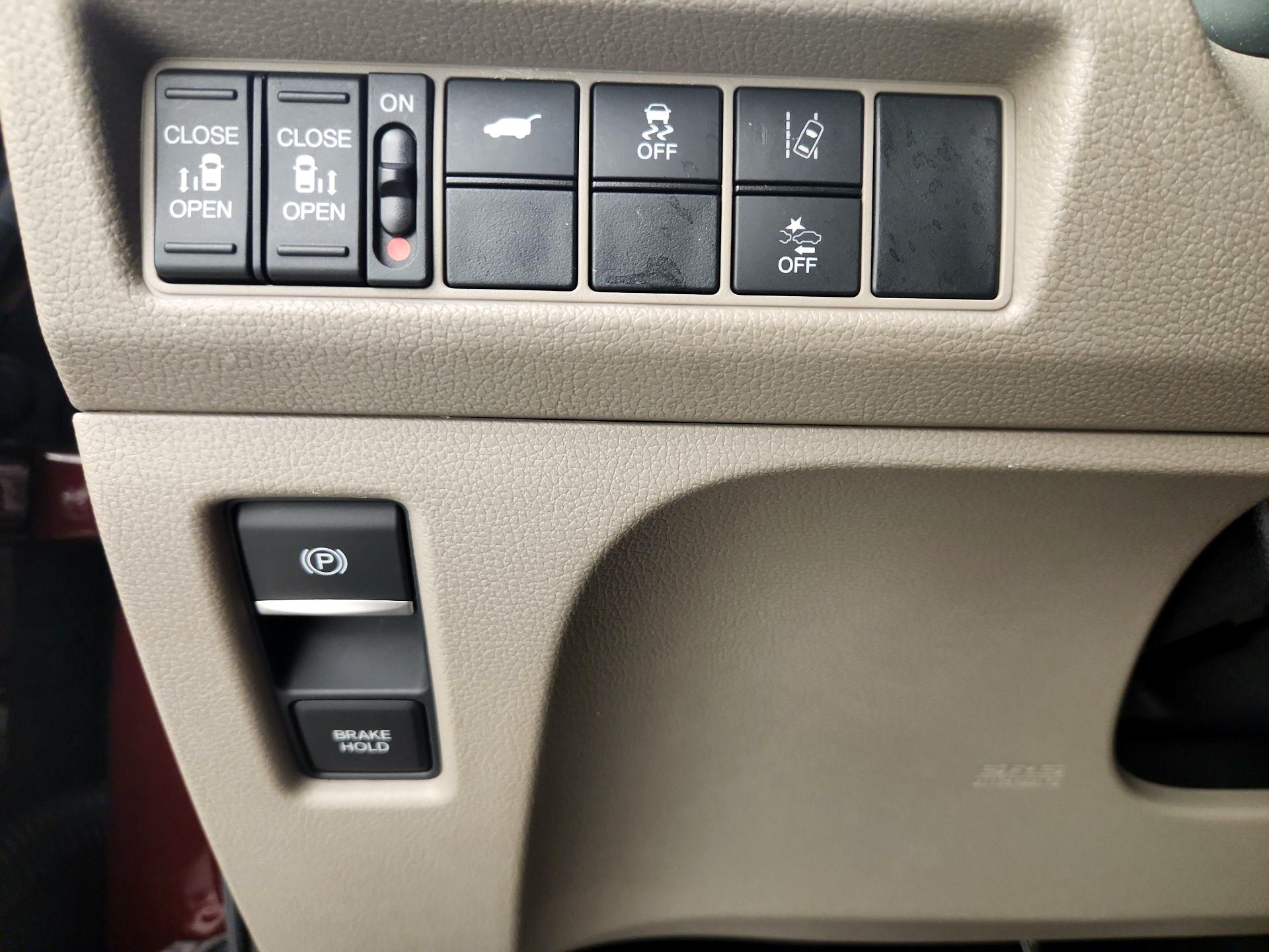 Thumbnail: 2019 Honda Odyssey - 13