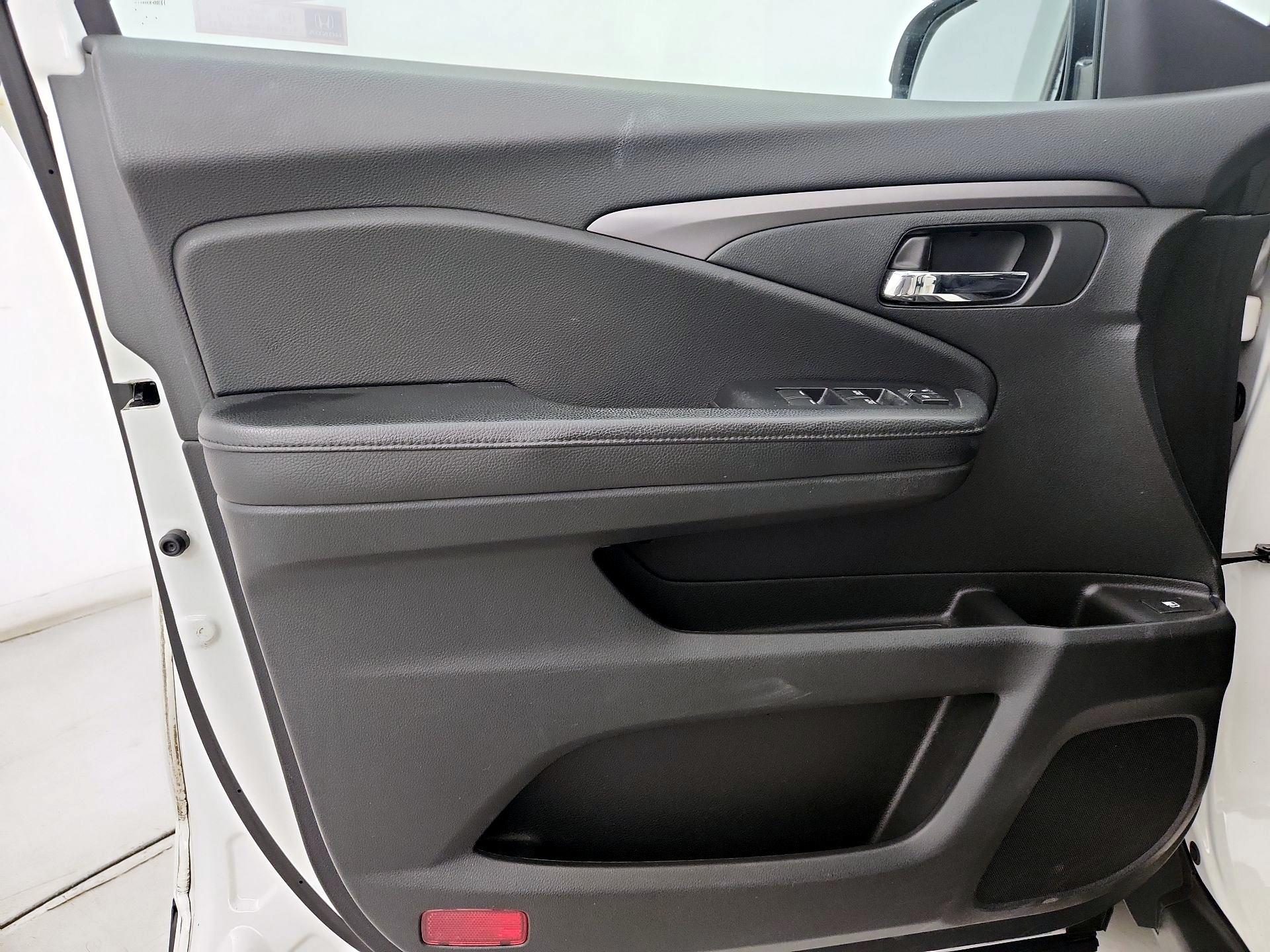 Thumbnail: 2018 Honda Pilot - 12
